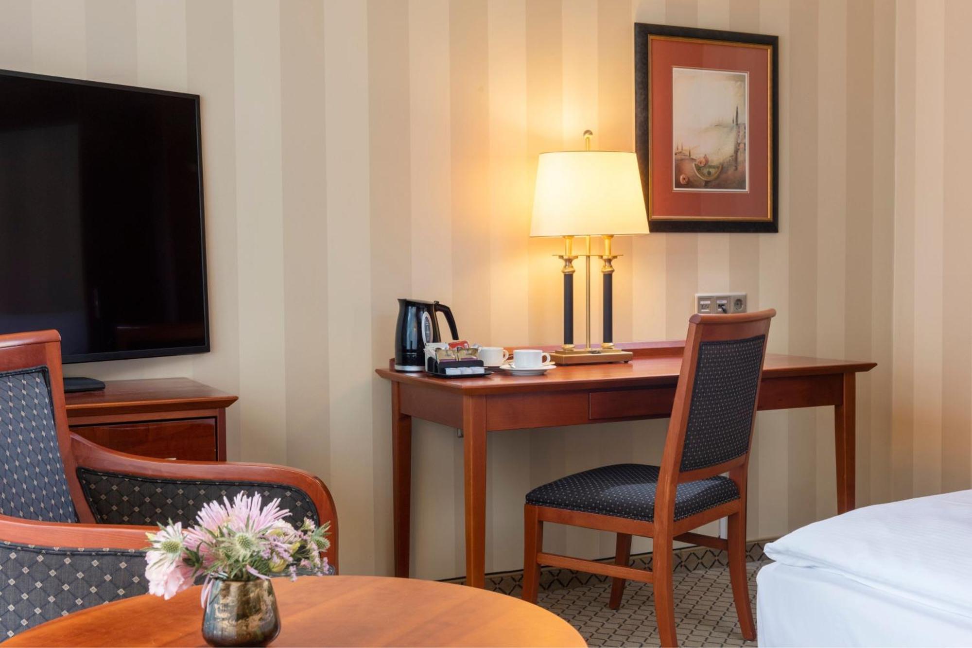 Classic Family Room 1 King or 2 Twin or Single Beds