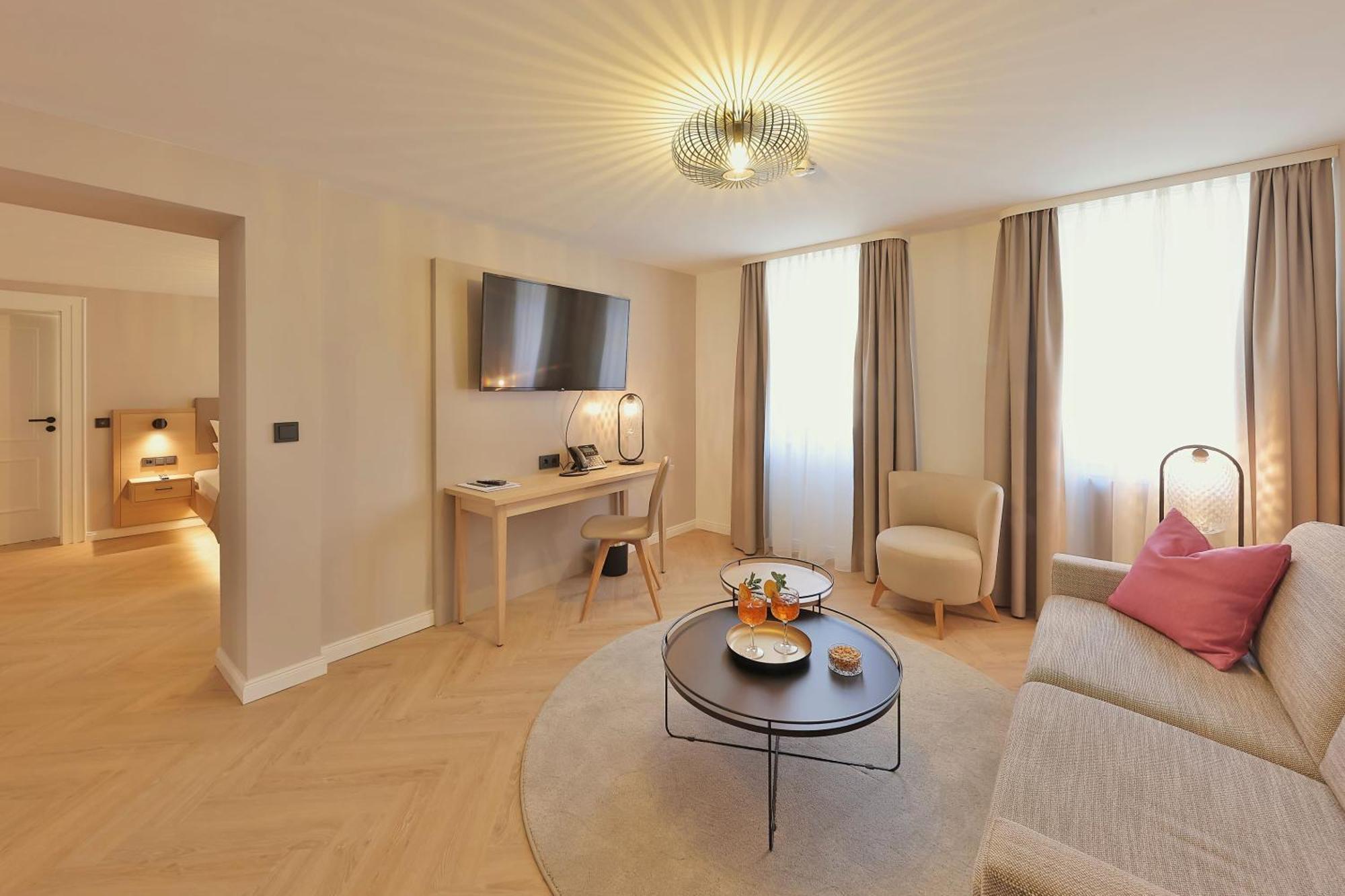 Deluxe King Suite