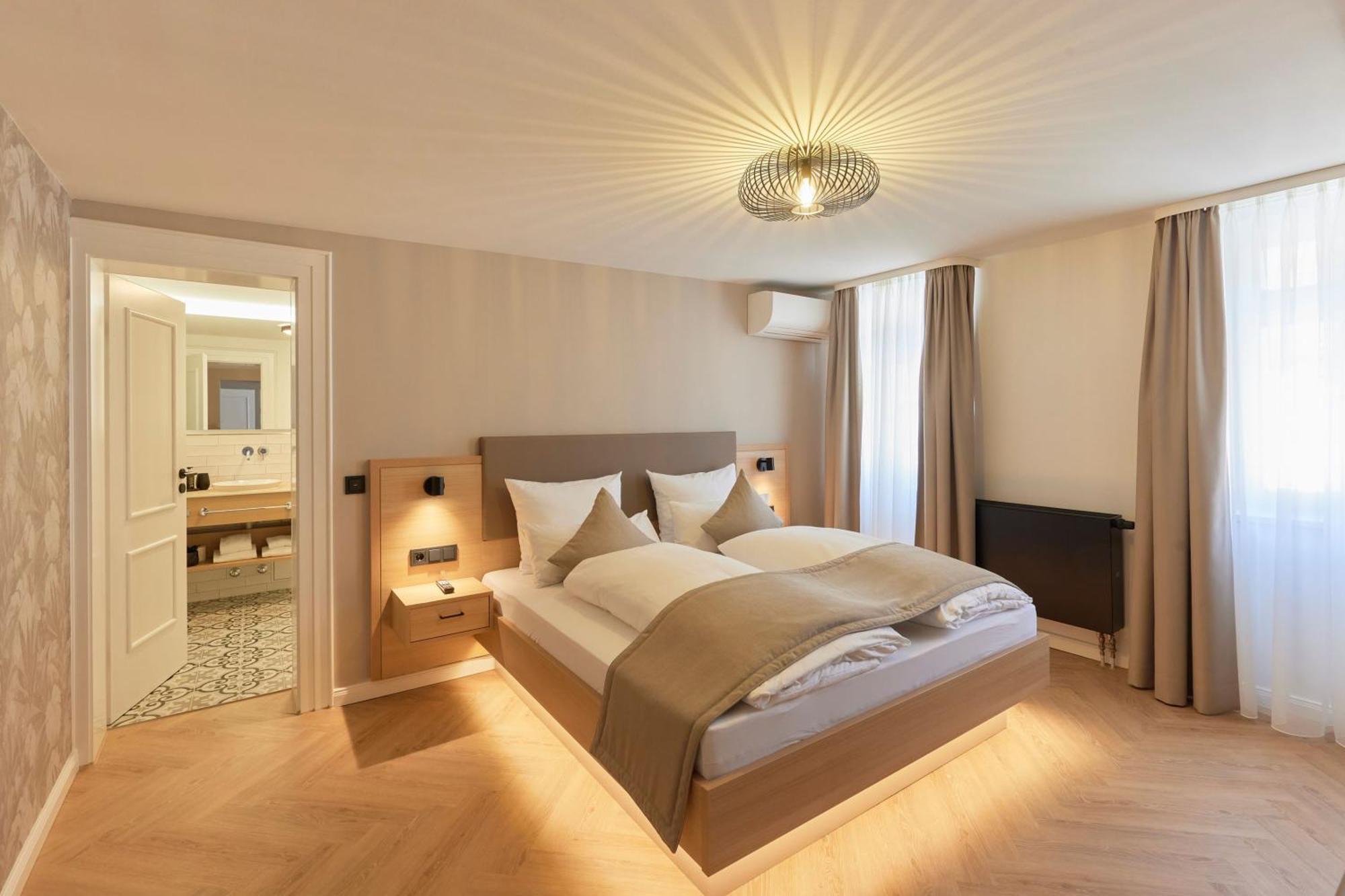 Deluxe King Suite