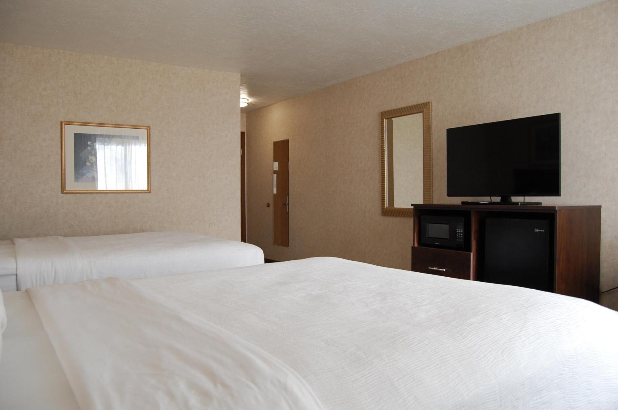 Queen Room Two Queen Beds Non-Smoking