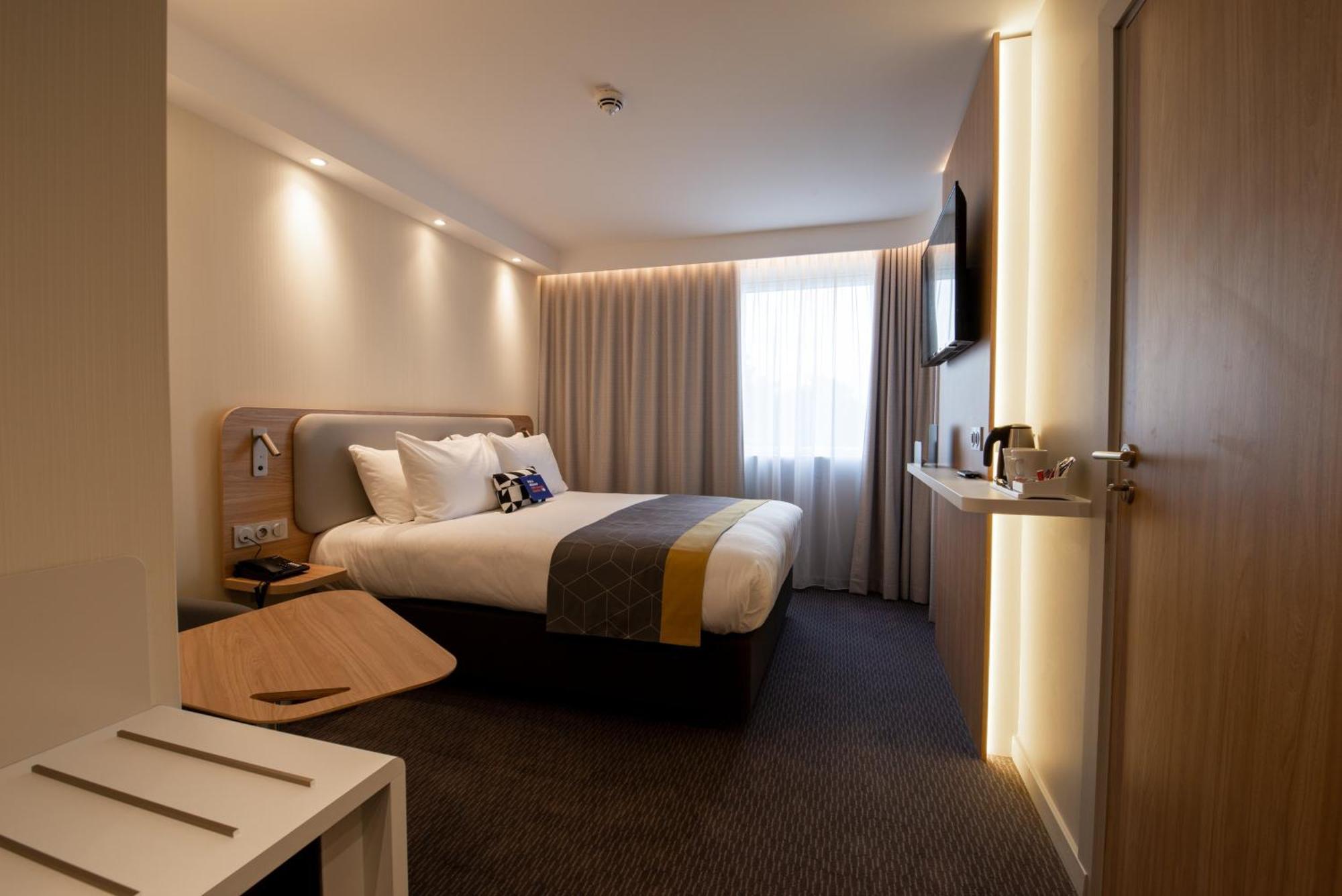 Standard Queen Room