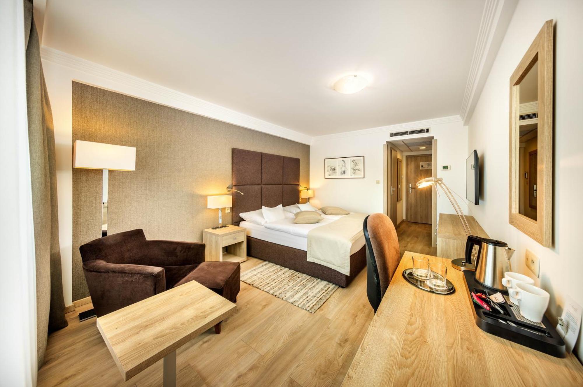 Deluxe Double or Twin Room Minibar