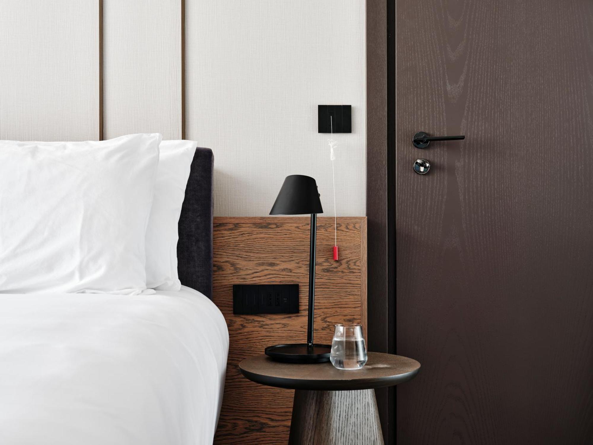 Standard King Room Lake View Accessible