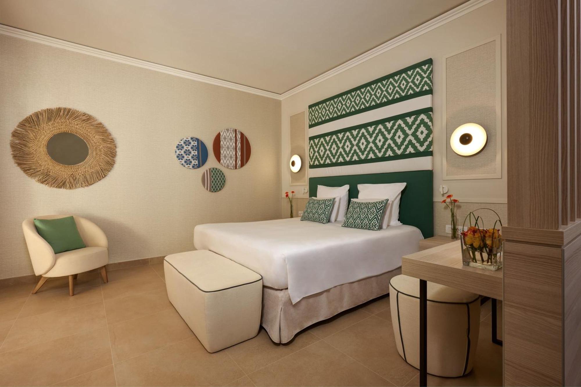 Deluxe King Room Garden View