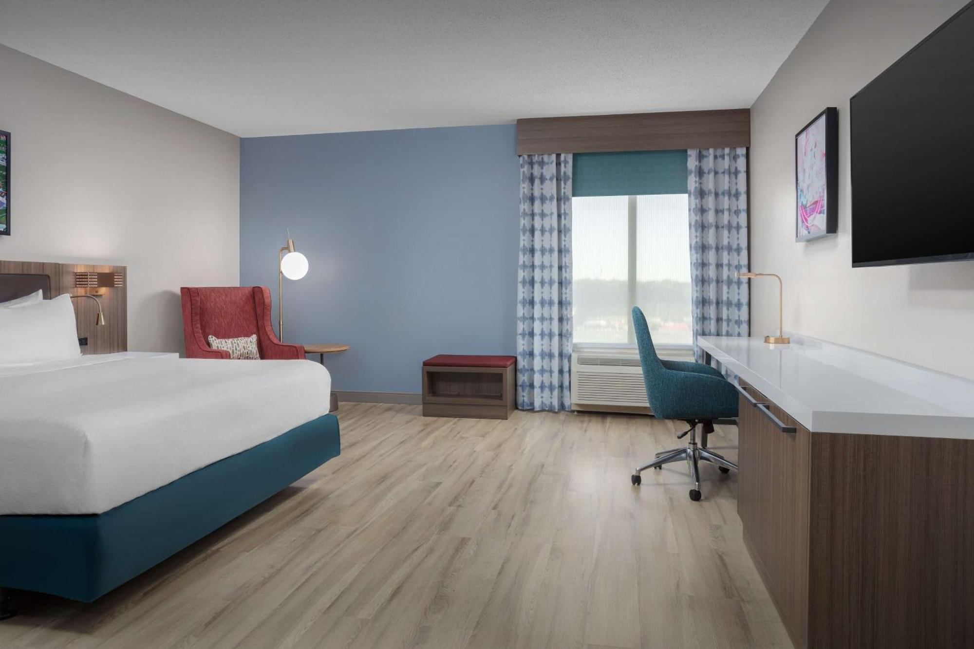 King Room Bath Tub Mobility Access