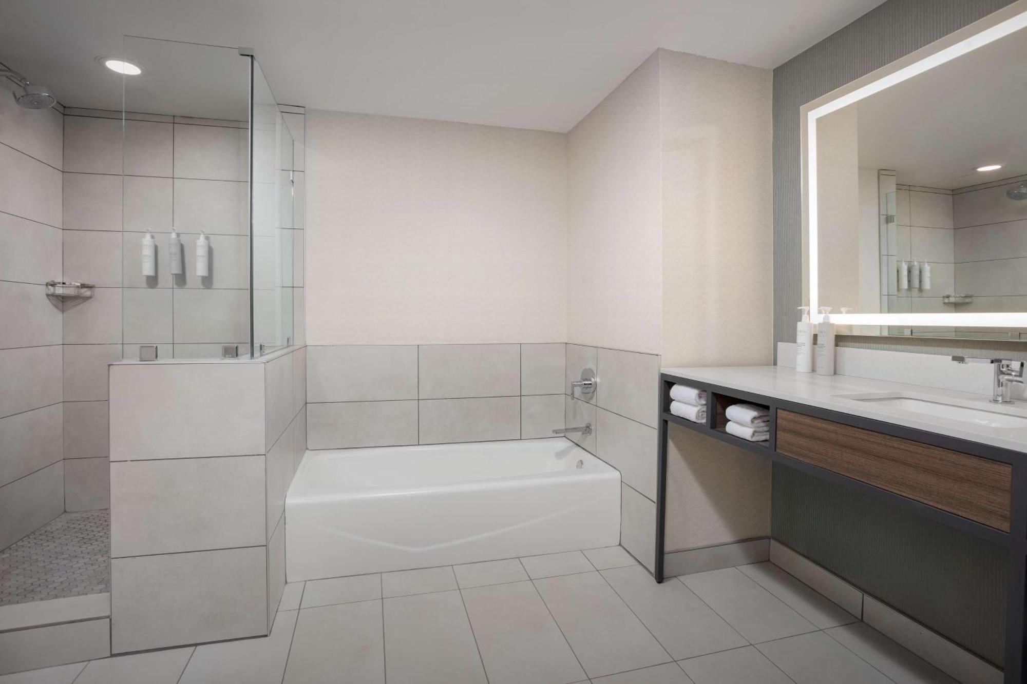 One-Bedroom King Suite Hearing Access