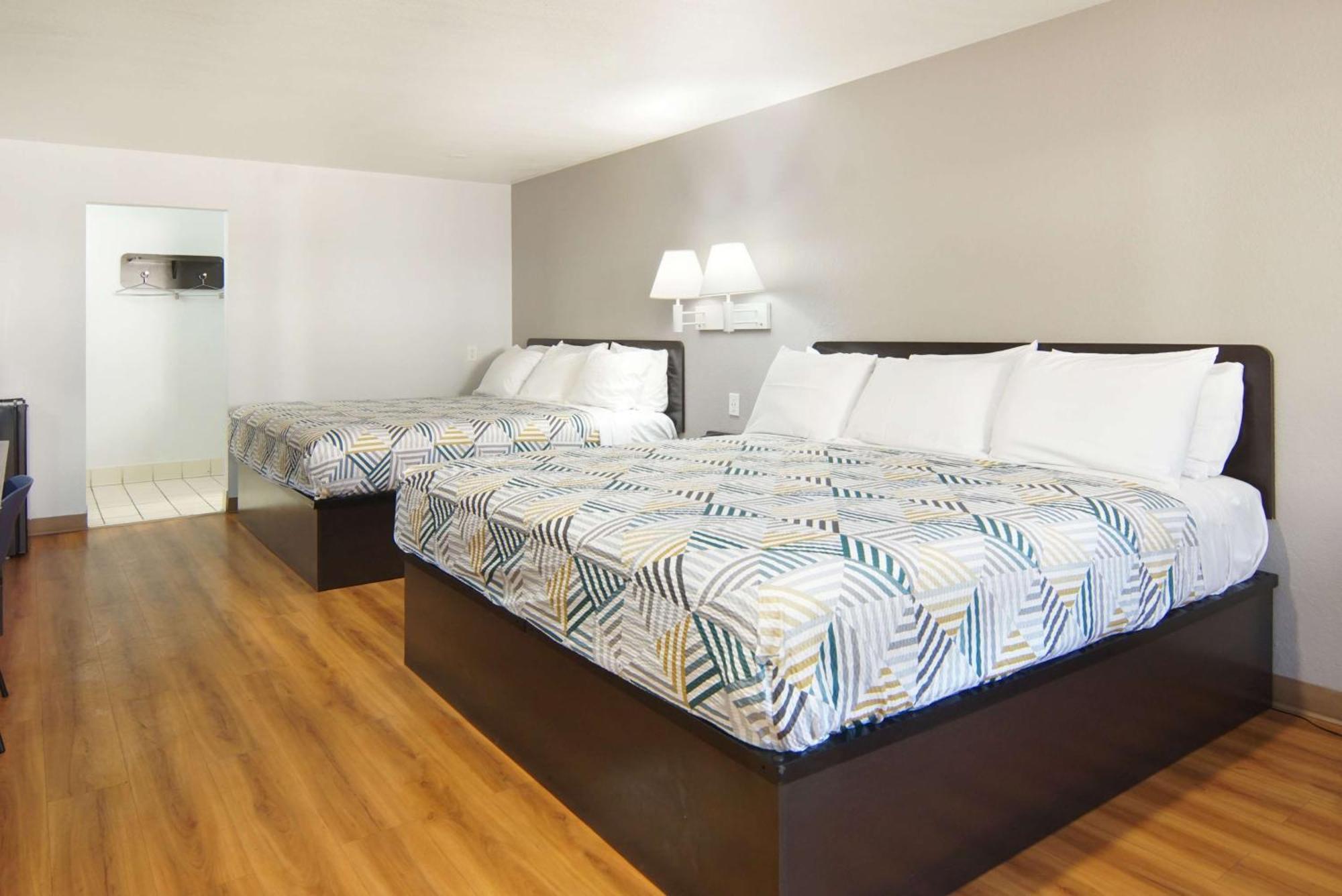 Queen Room with Two Queen Beds - Non-Smoking,1623653670:JPEG
