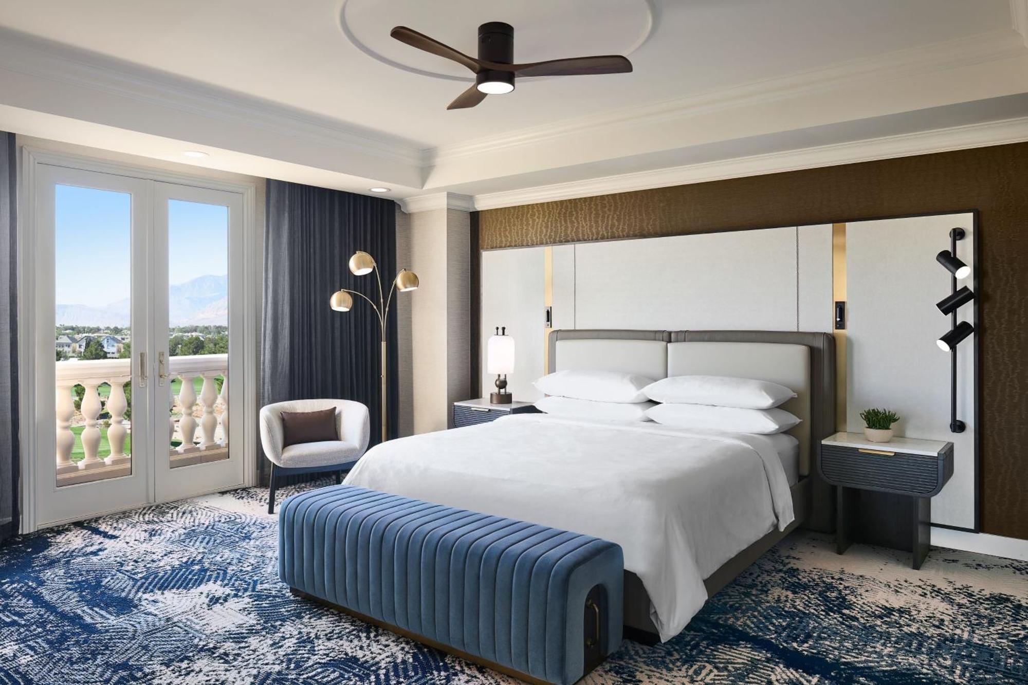 One-Bedroom King Suite Scenic View