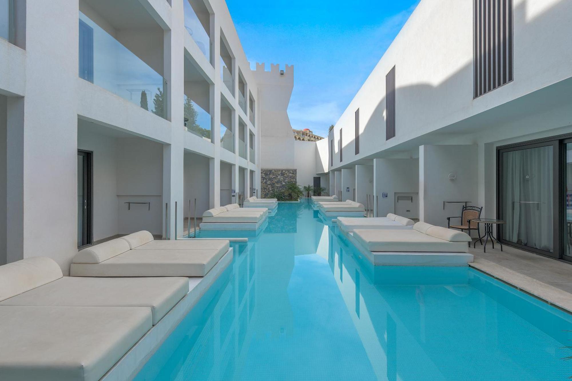 Deluxe Double Room Shared Pool & Inland View