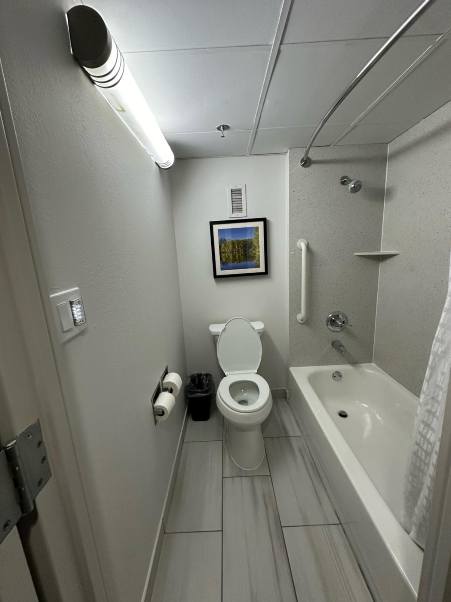 Queen Room - Non-Smoking