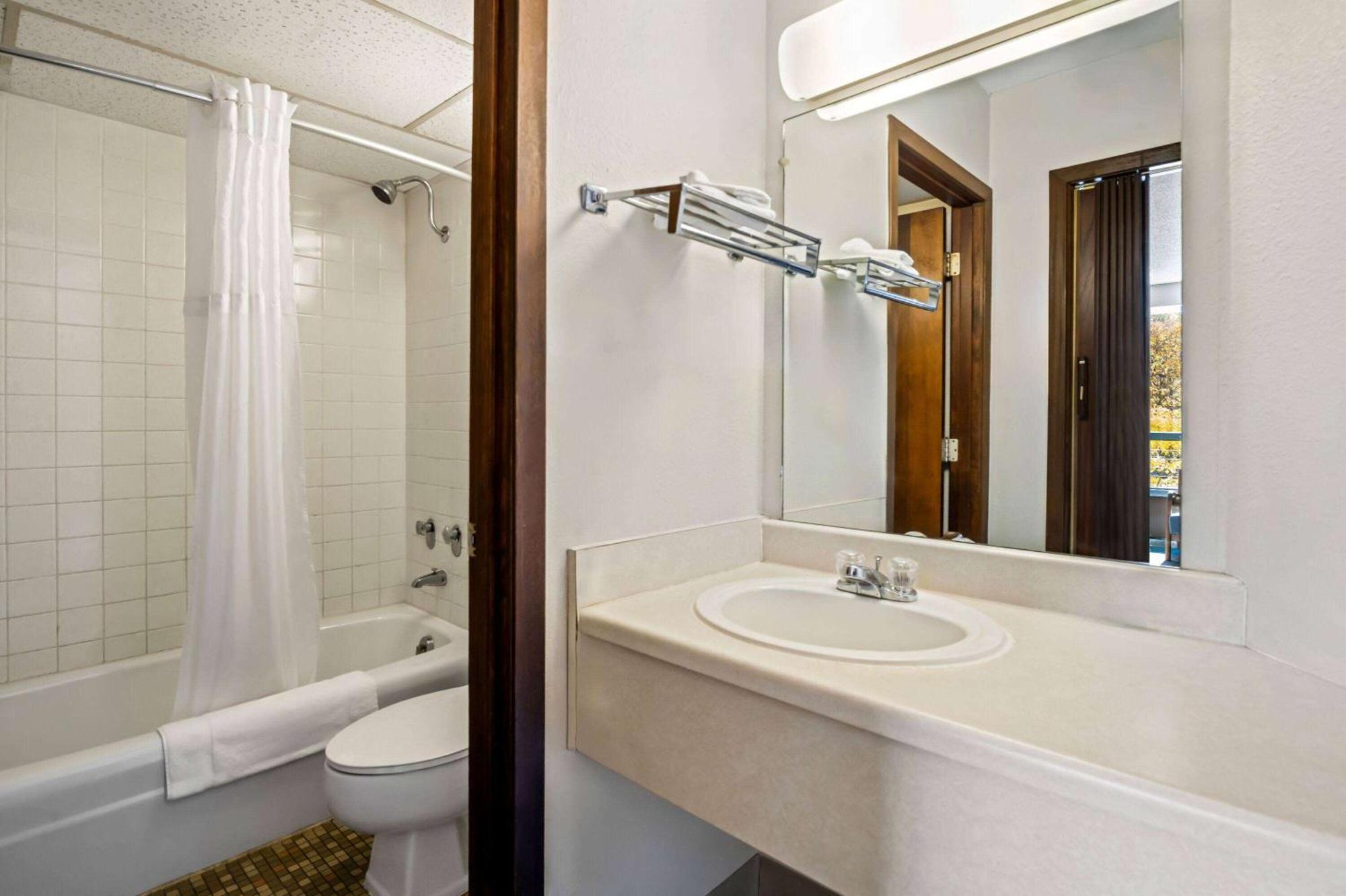 Deluxe Double Room with Two Double Beds - Non-Smoking