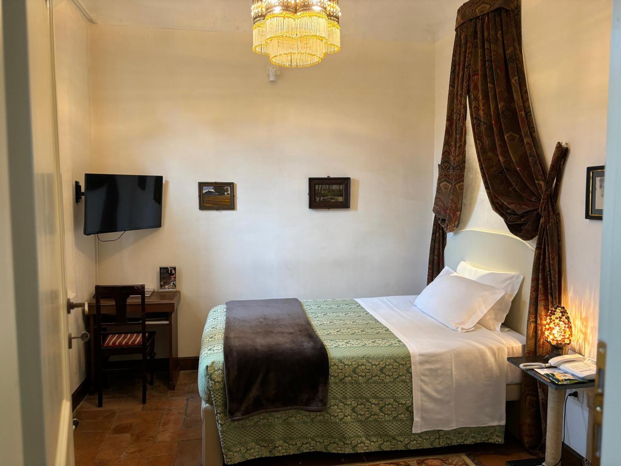 Large Single Room