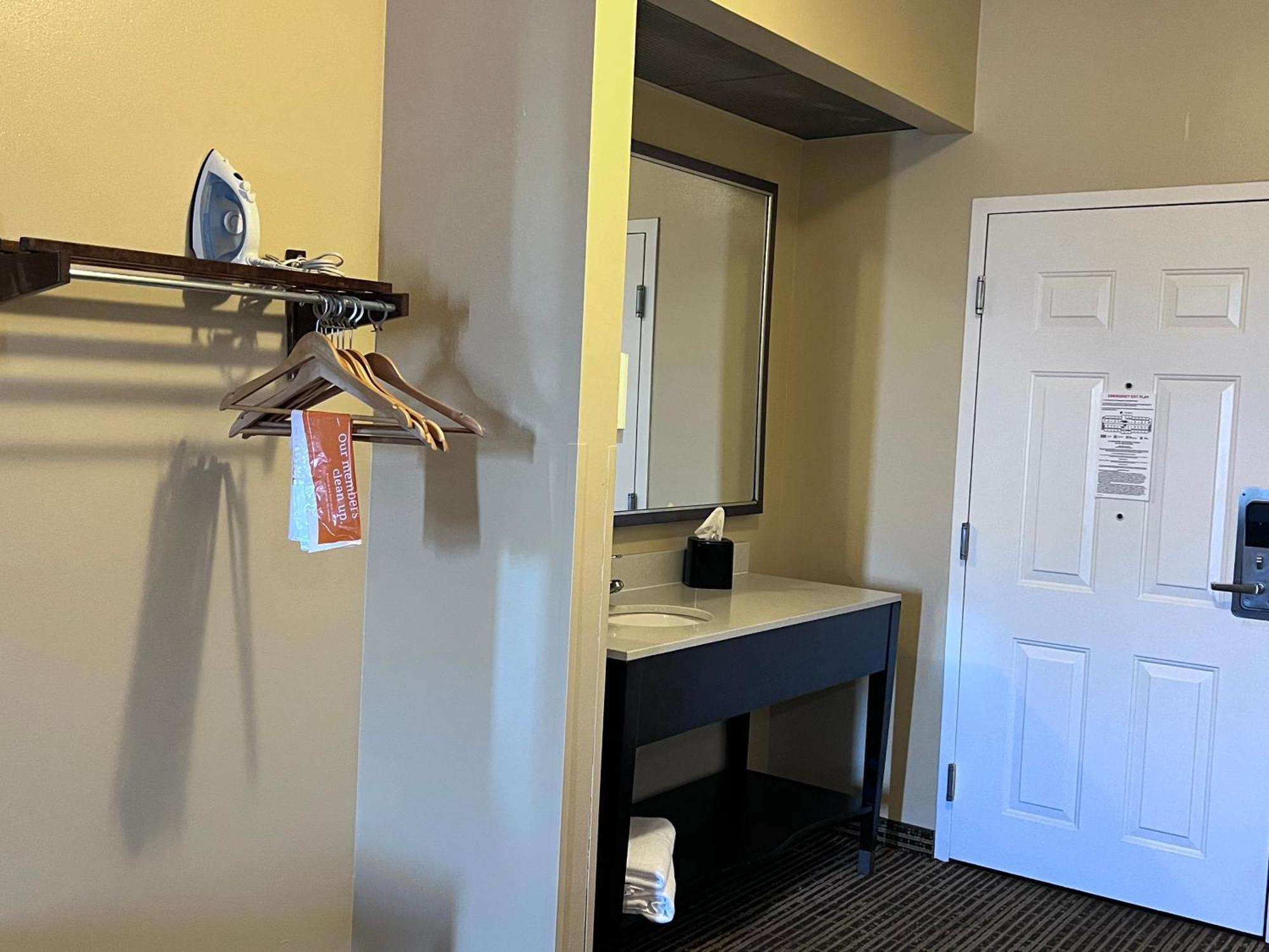 Quadruple Room Roll Shower Disability Access or Non Smoking