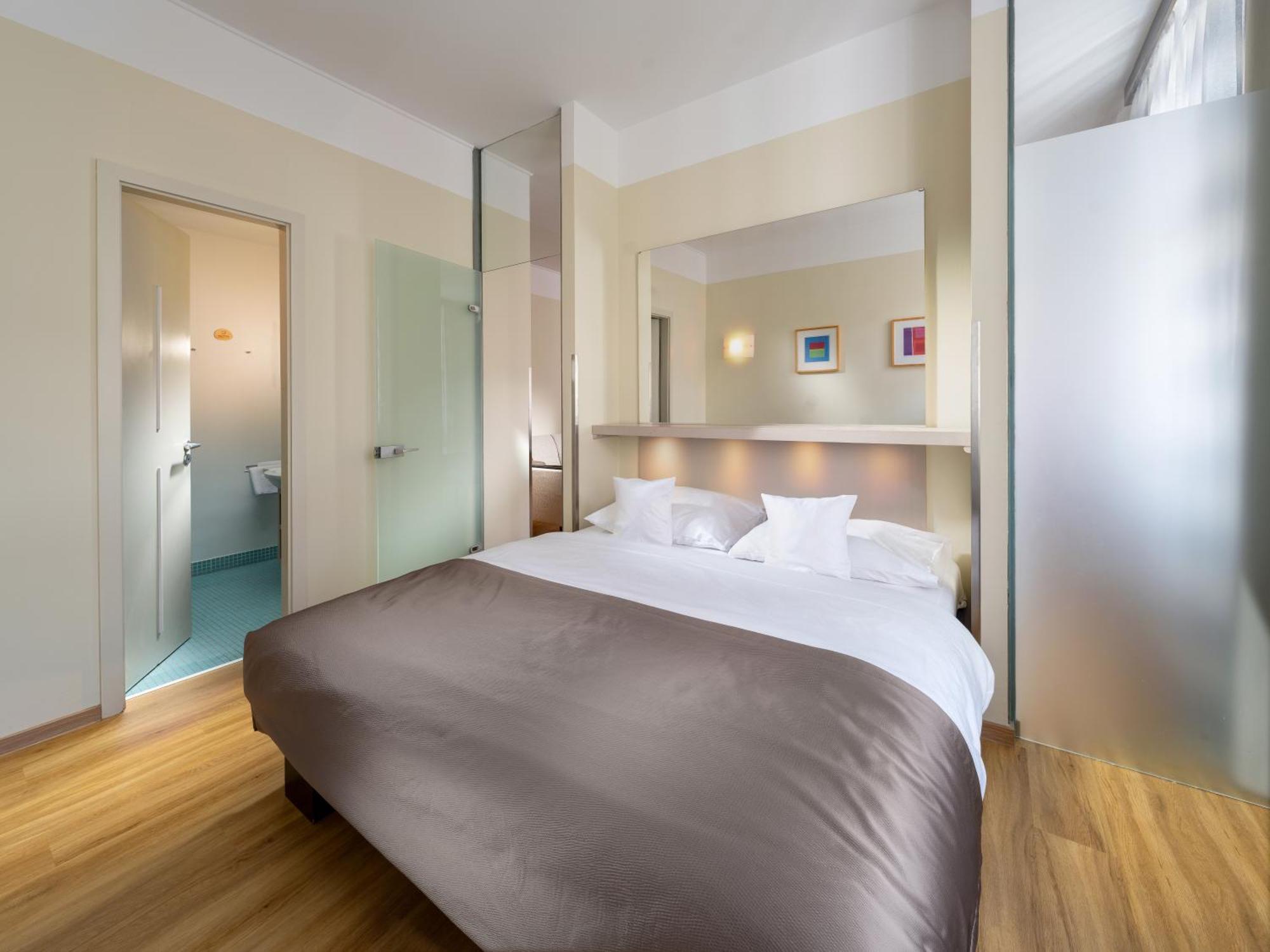 One Bedroom Apartment