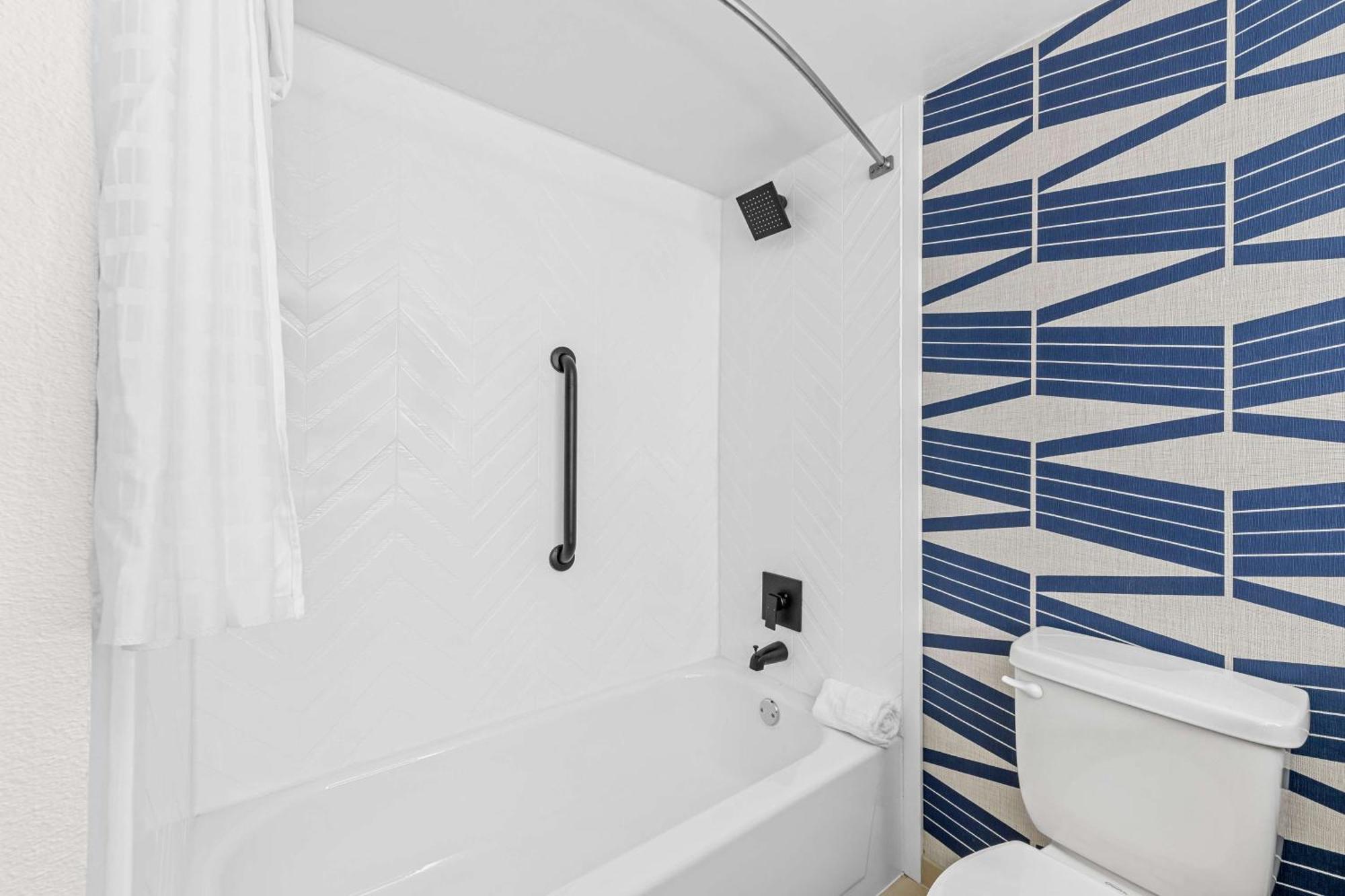 Queen Room with Two Queen Beds,1624748214:JPEG