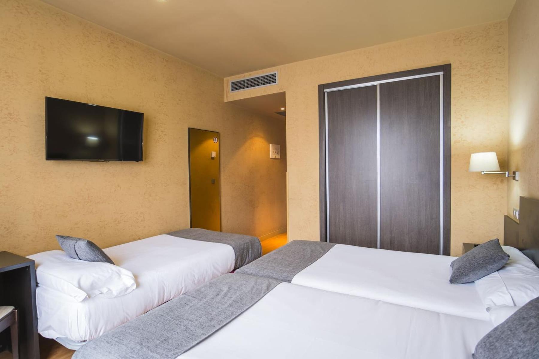 Economy Triple Room