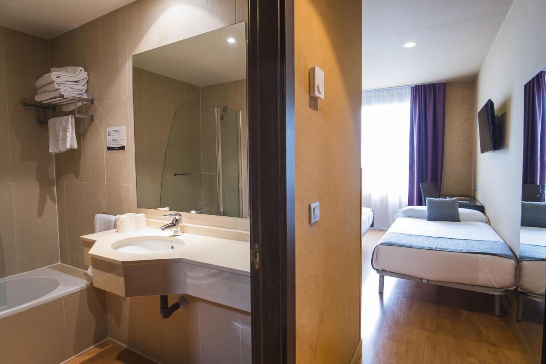 Economy Triple Room