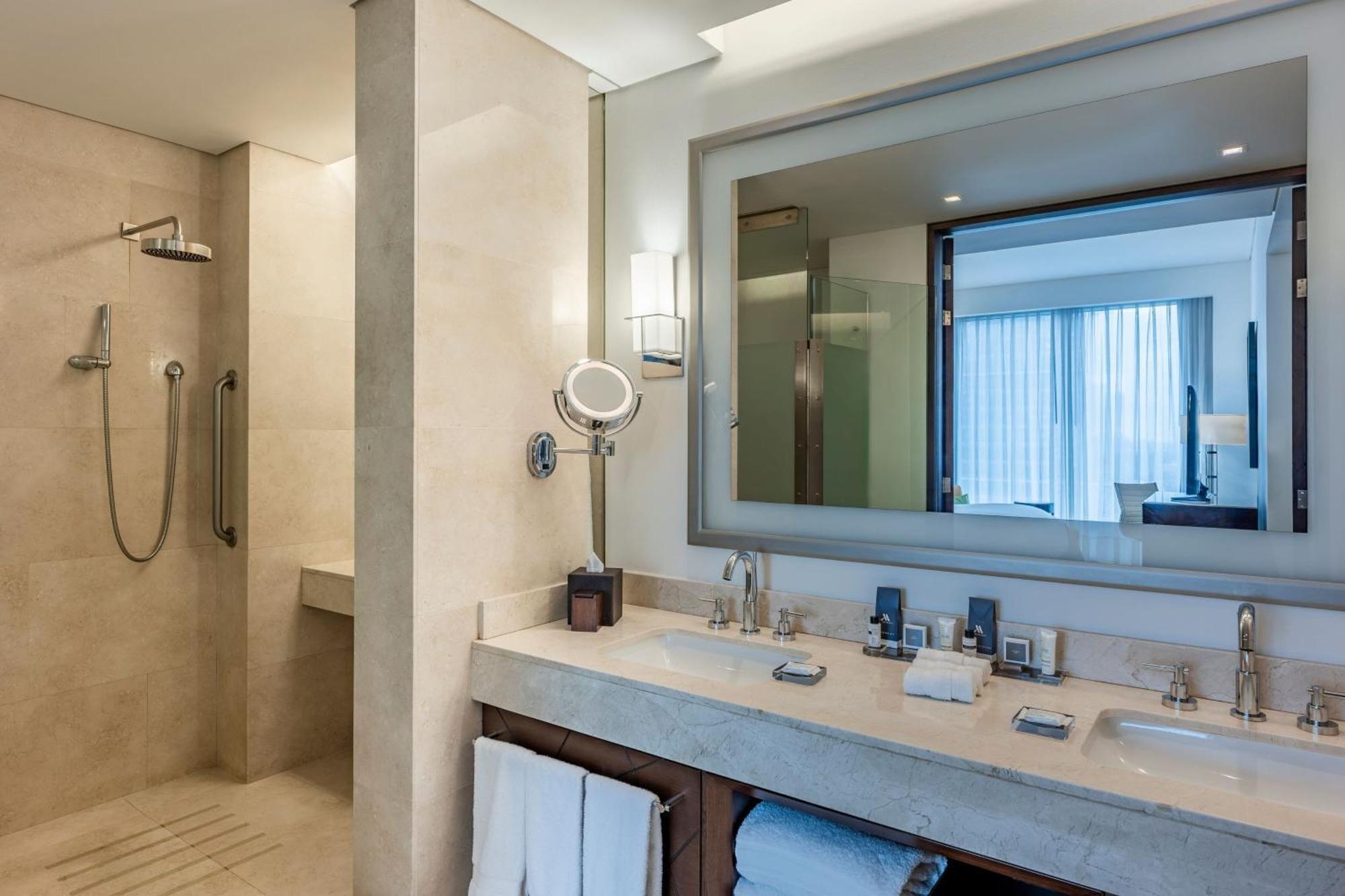 Executive lounge access, 1 Bedroom Presidential Suite