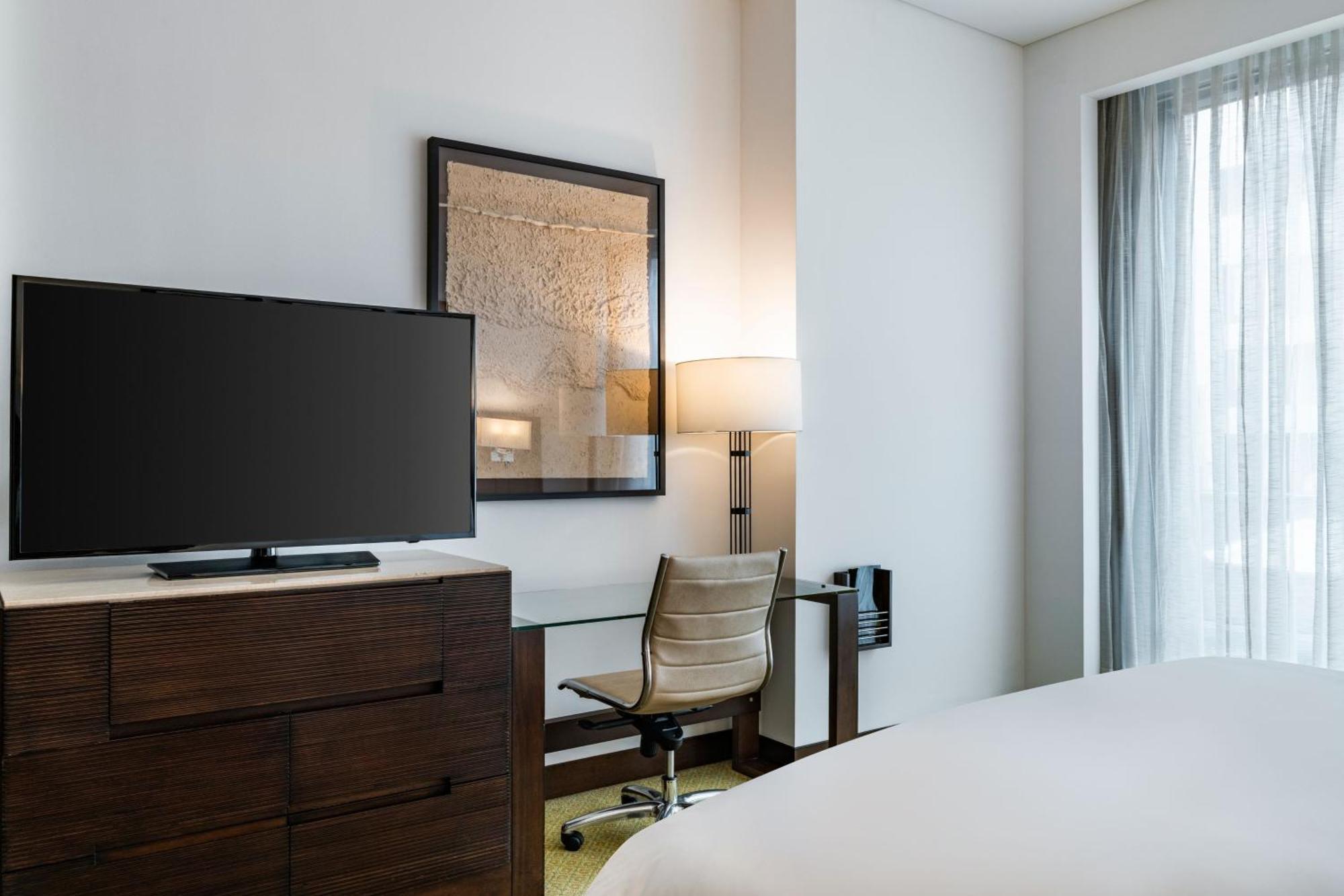 Deluxe Guest room 1 King Bed