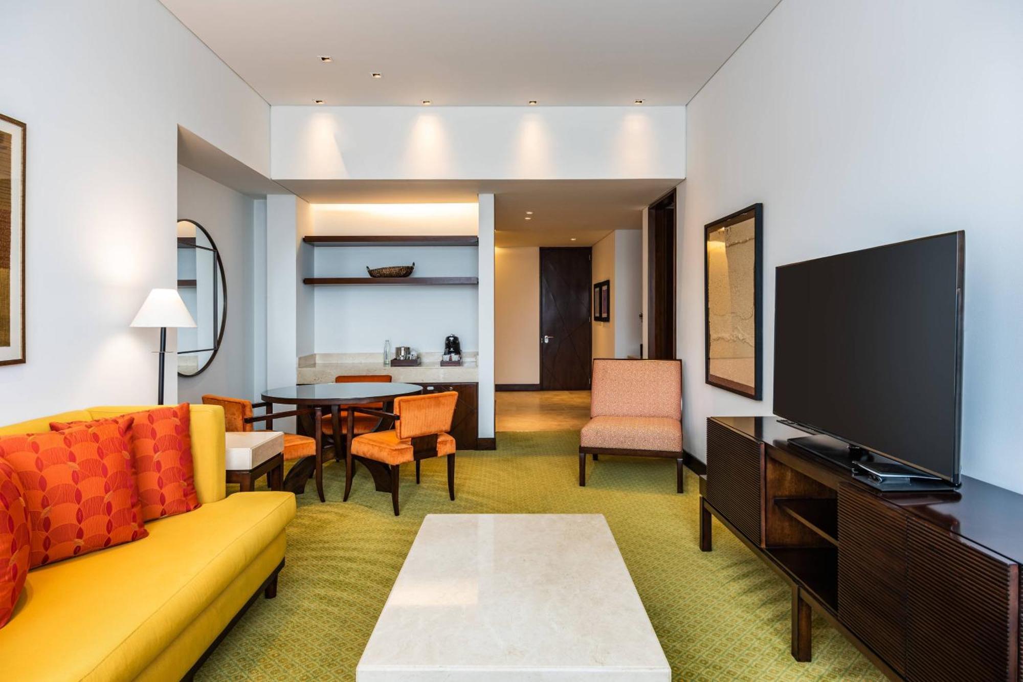 Junior King Suite Executive Lounge Access