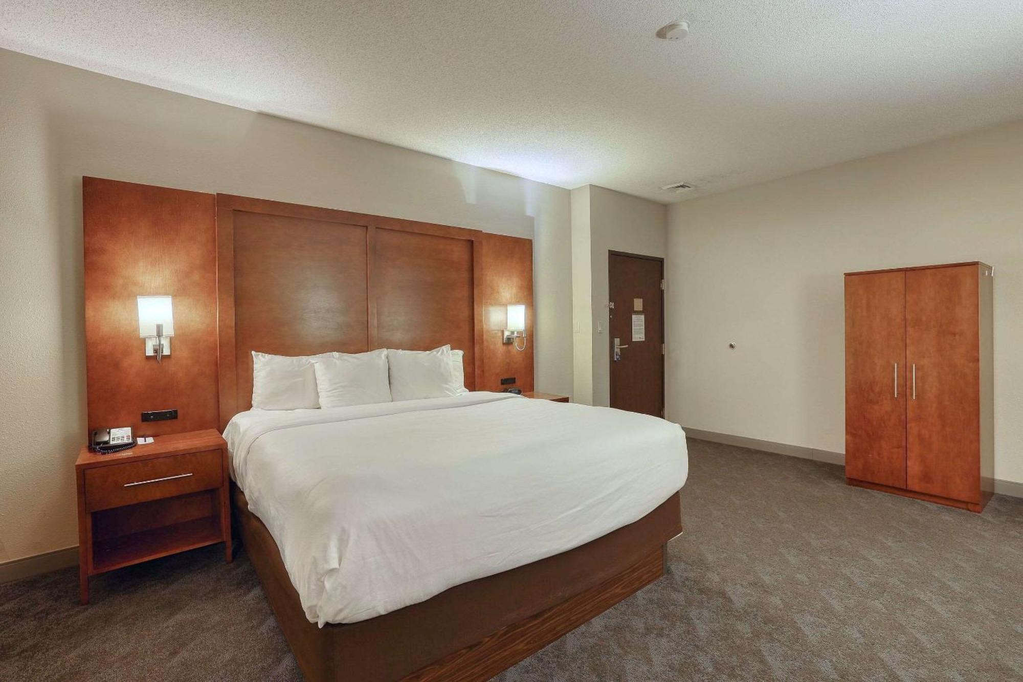 Executive King Suite Non-Smoking