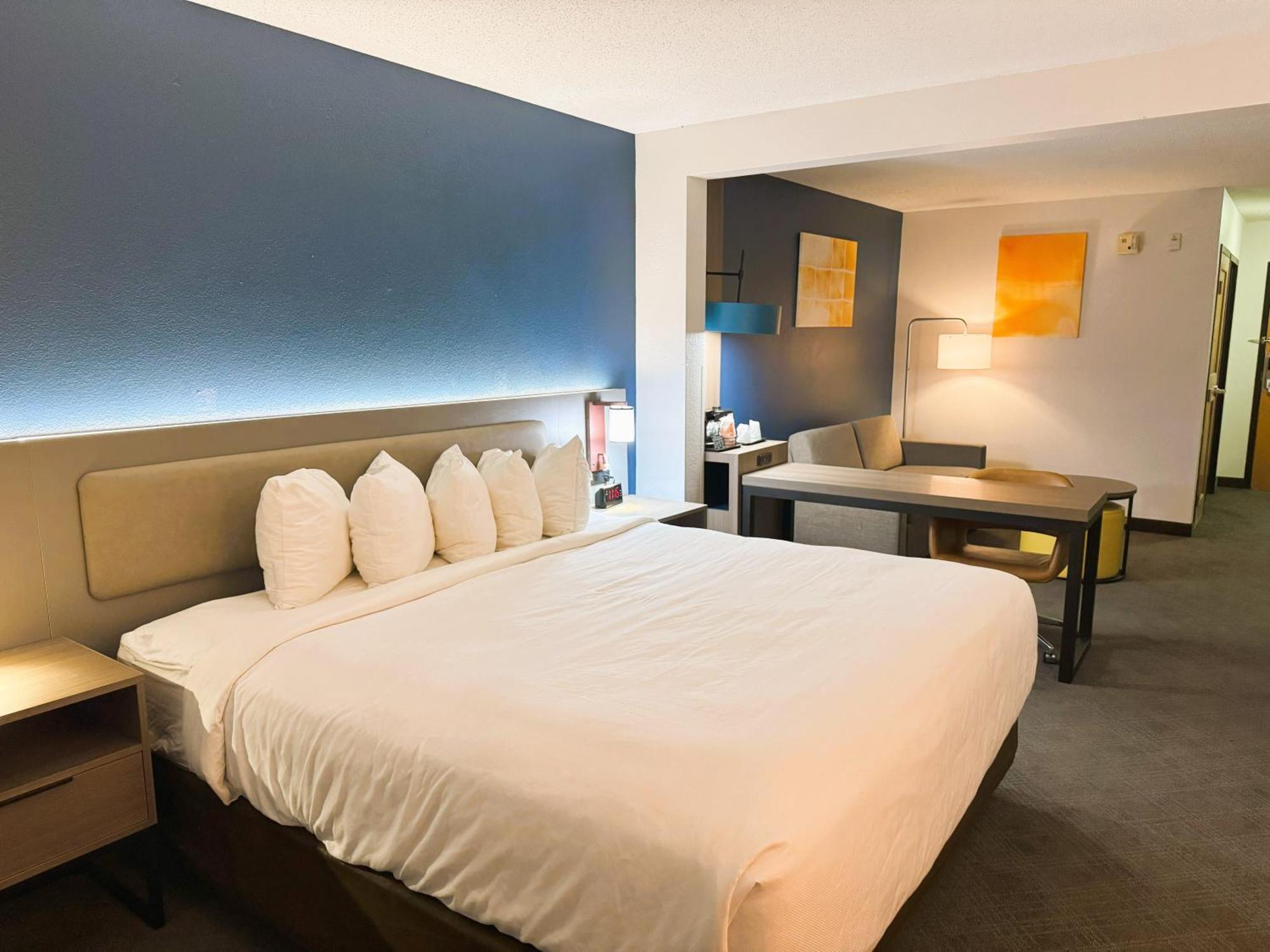 King Suite Non-Smoking