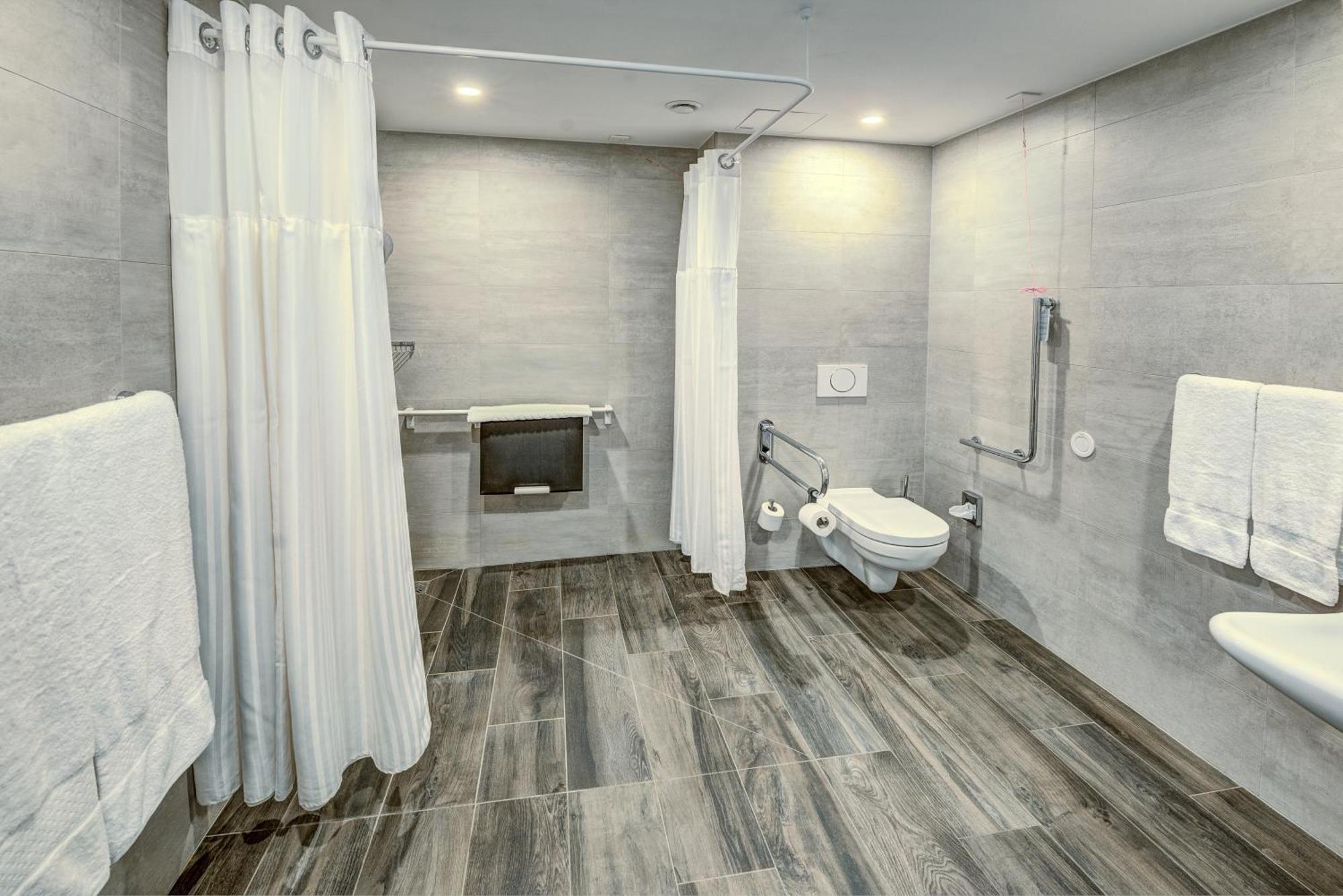Queen Room Mobility Access
