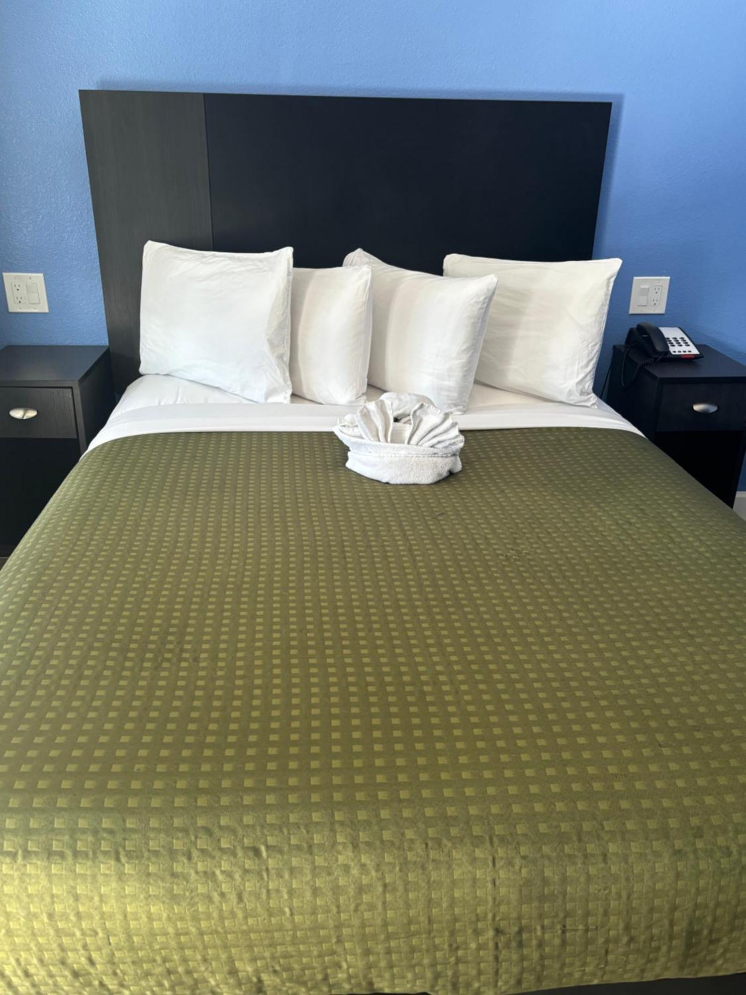 Standard Queen Room