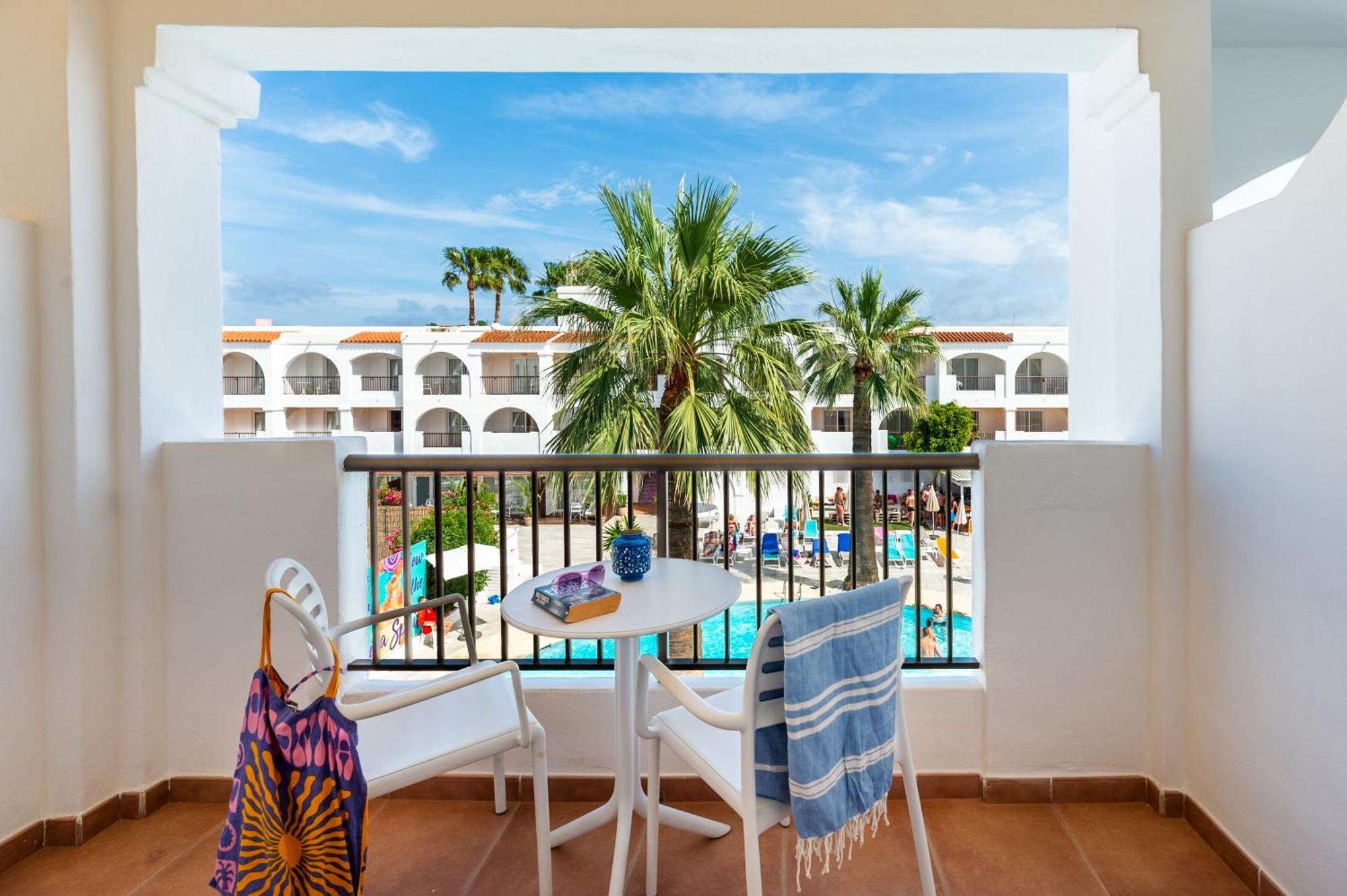 Twin Room Pool View,1625482307:JPEG