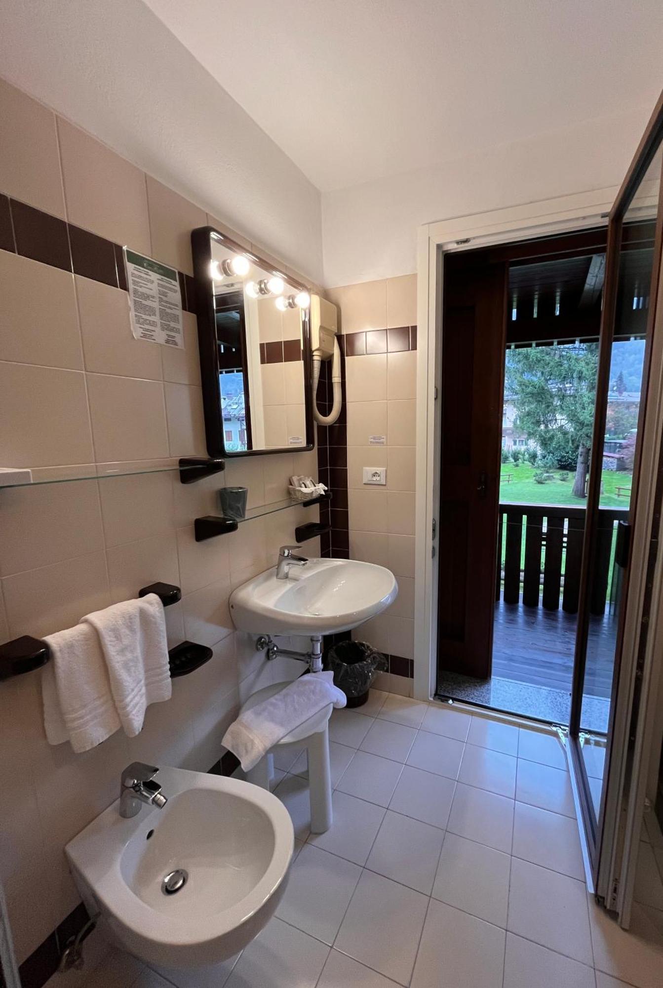 Double Room with Balcony,689168373:JPEG