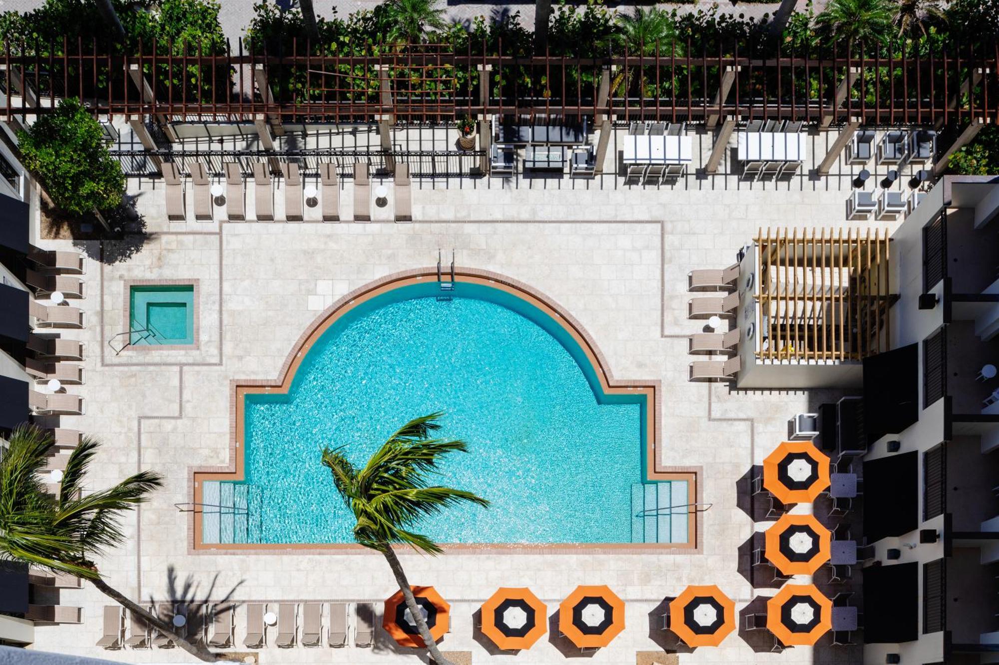 King Studio - Pool View