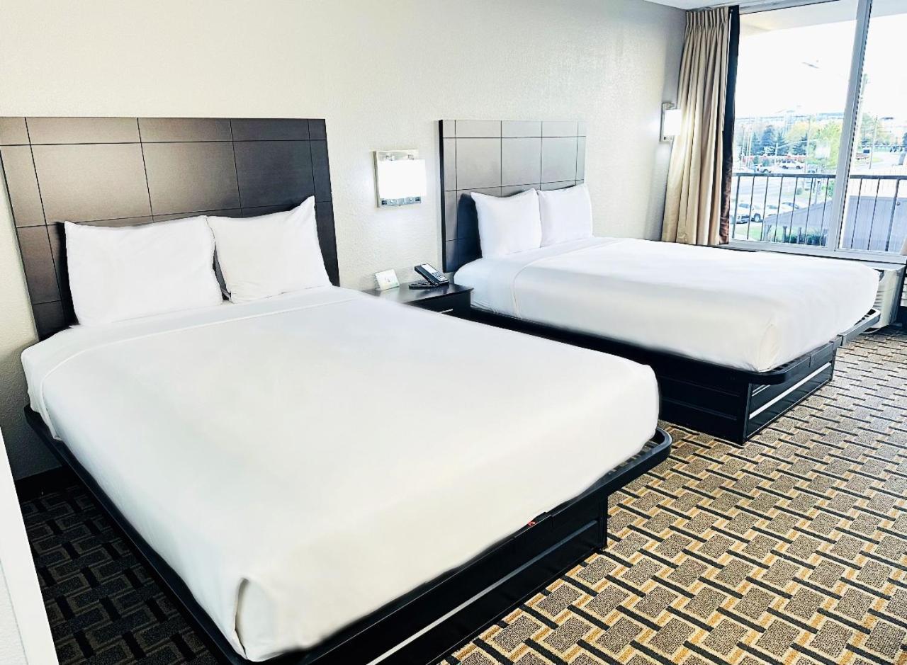 Deluxe Double Room with Two Double Beds - Non-Smoking