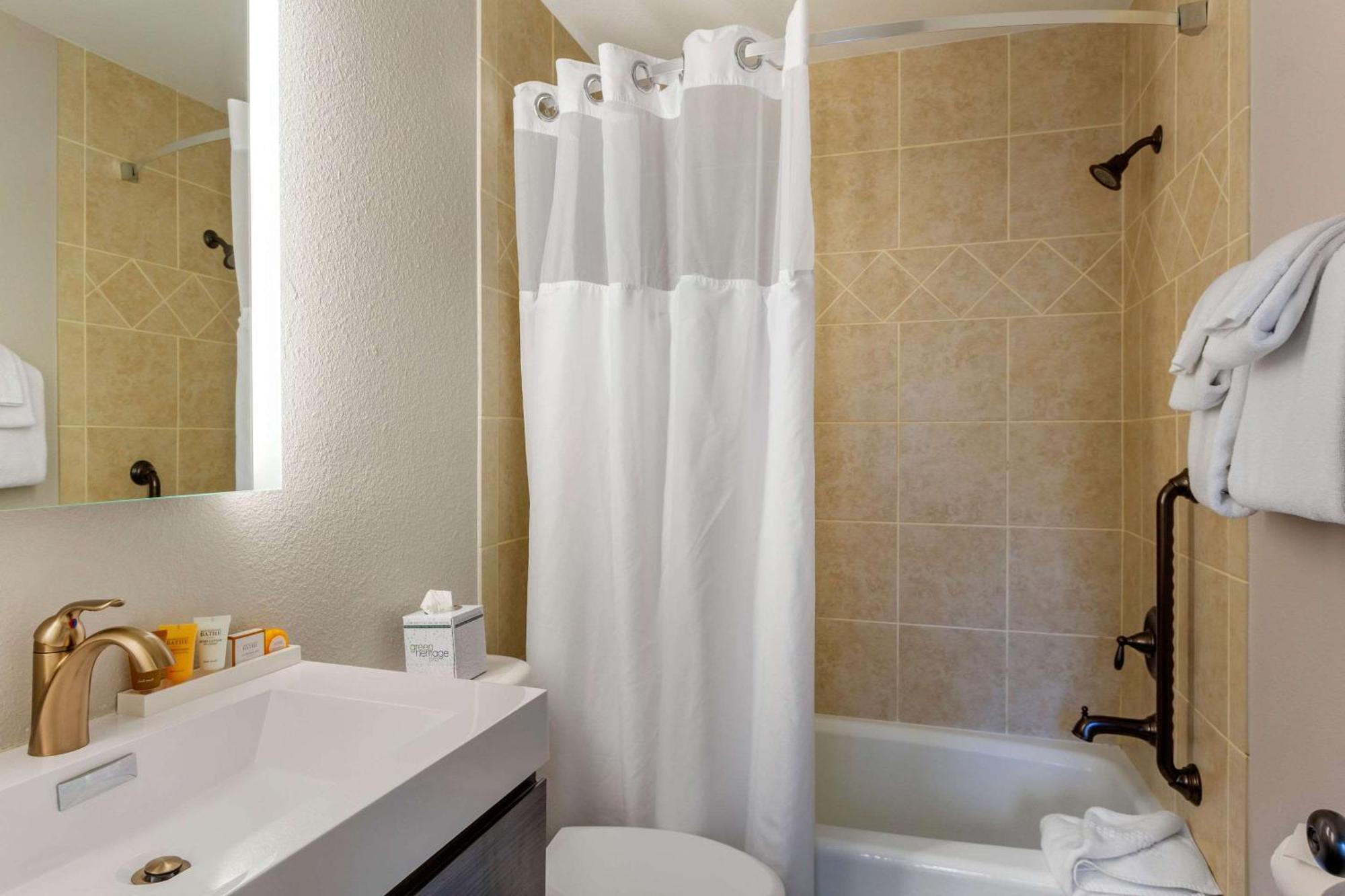 One Bedroom Suite Two Double Beds Sofa Bed Non-Smoking,1625486498:JPEG