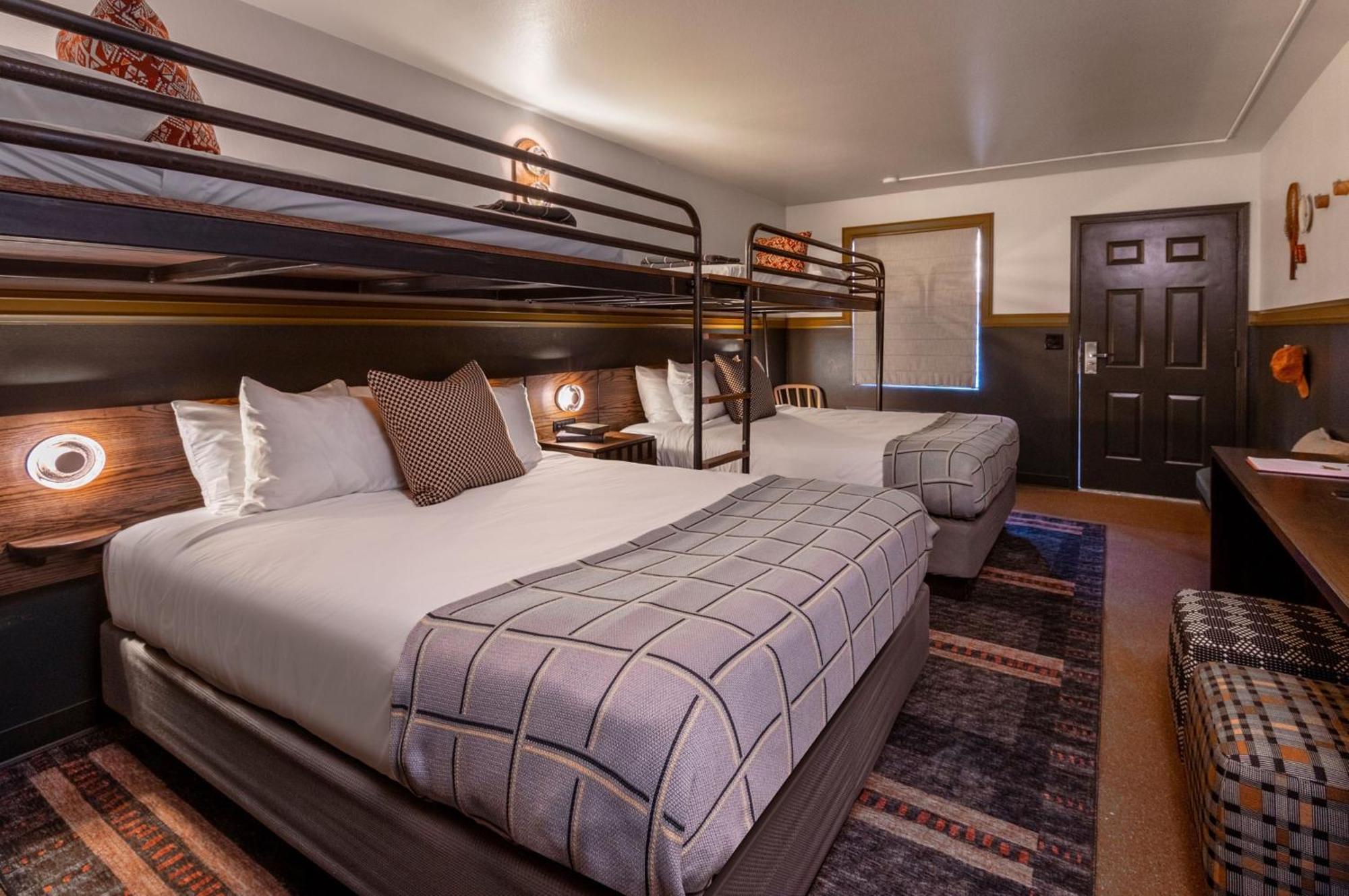 Queen Room Two Queen Beds Bunk Beds High Floor