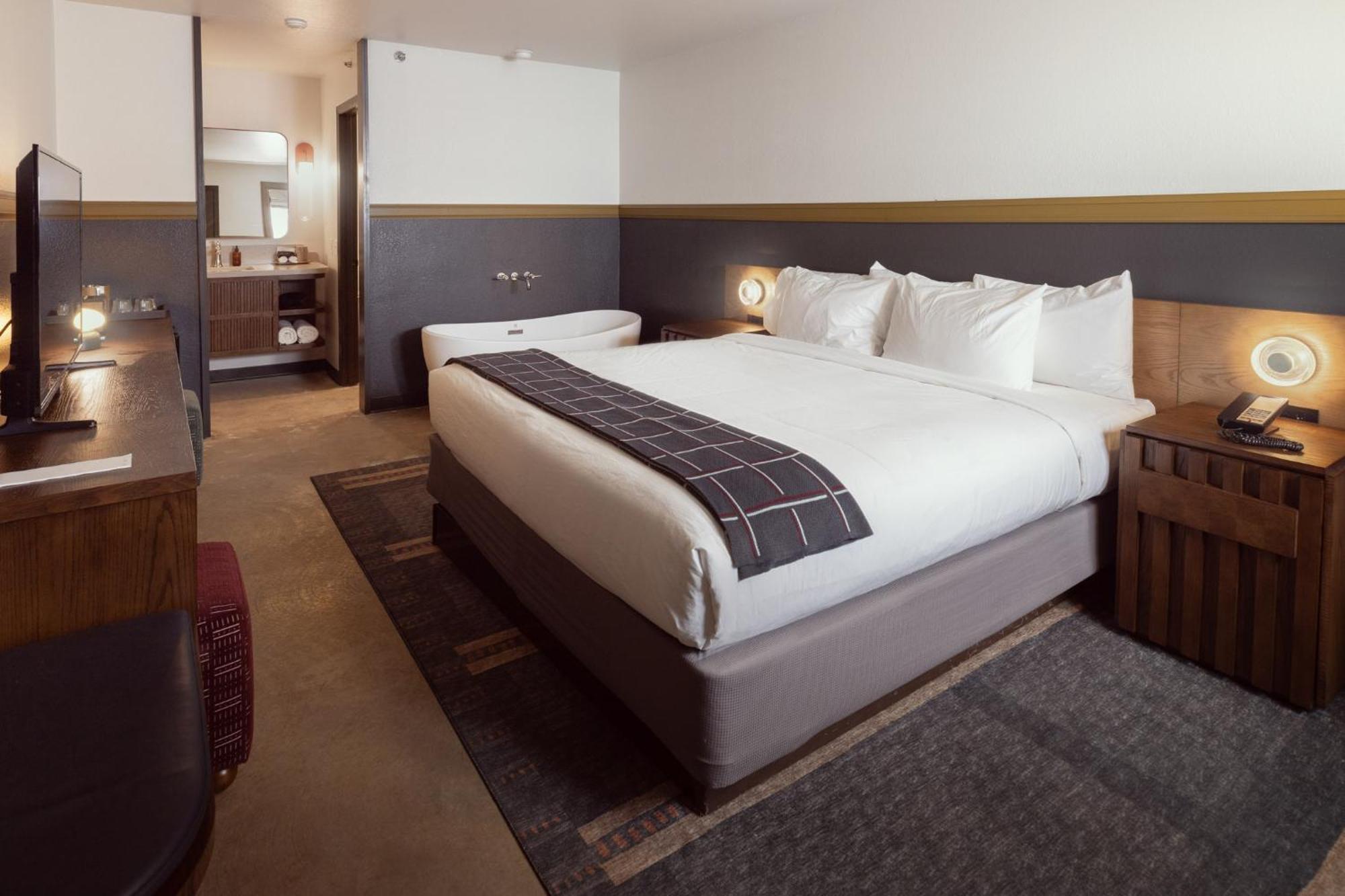King Room with Spa Bath - Ground Floor,1625488366:JPEG