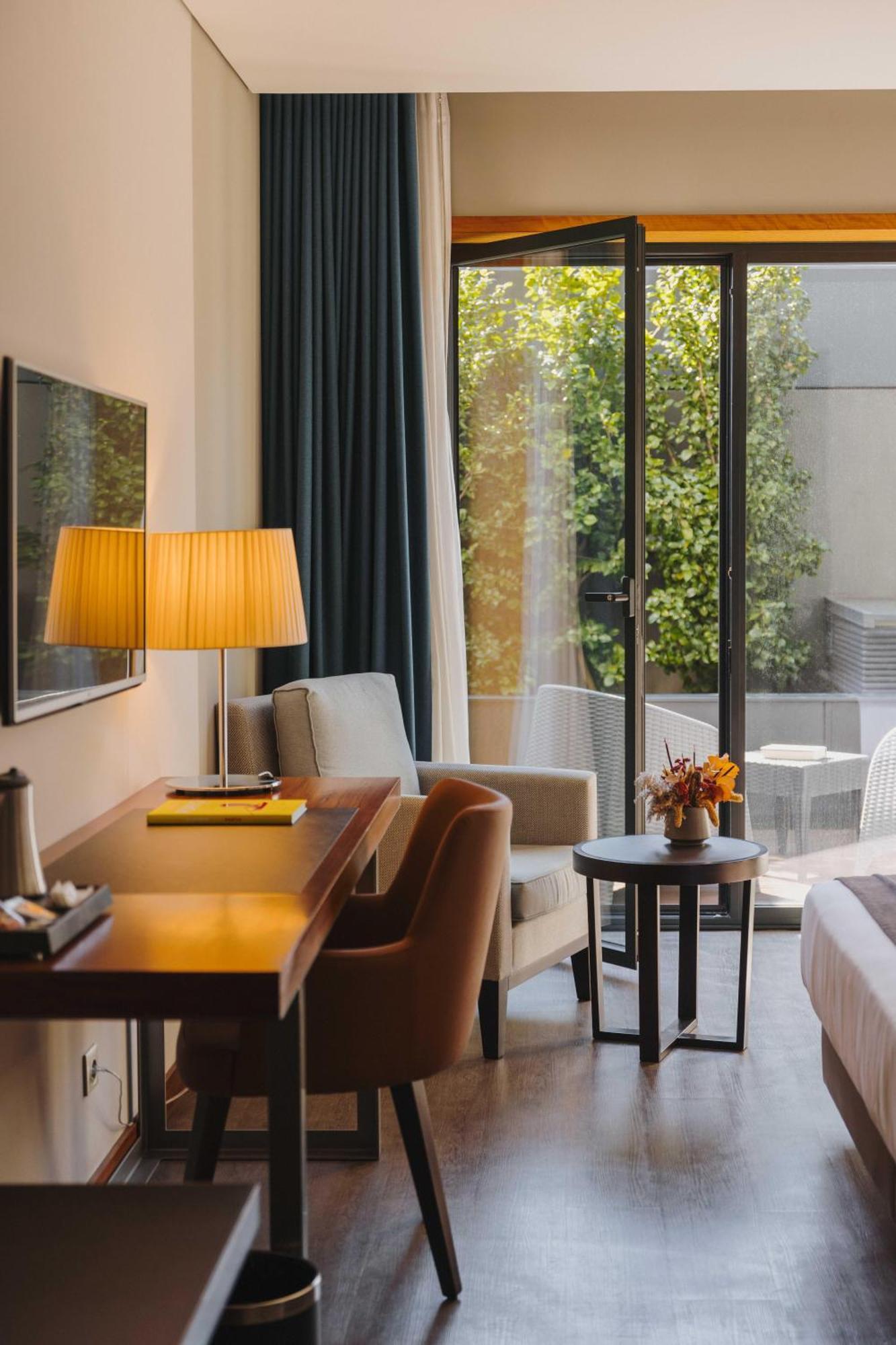 Deluxe Double Room with Balcony,1625545344:JPEG