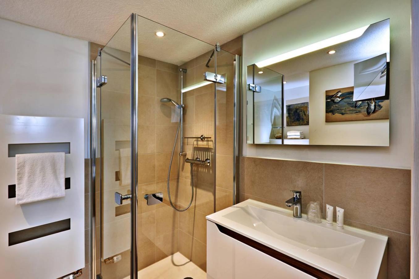Three-Bedroom Apartment Sauna