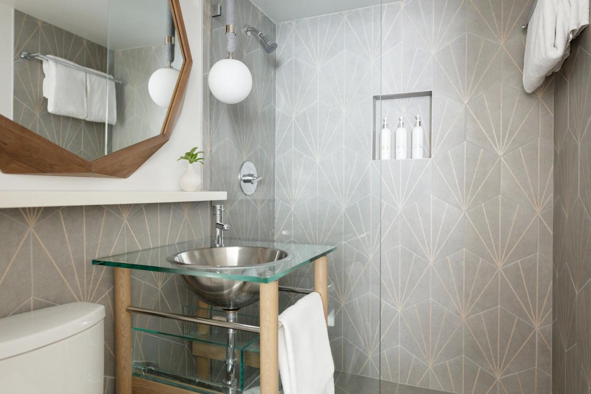Quarto Duplo Premium com 2 Camas de Casal e Vista da Cidade