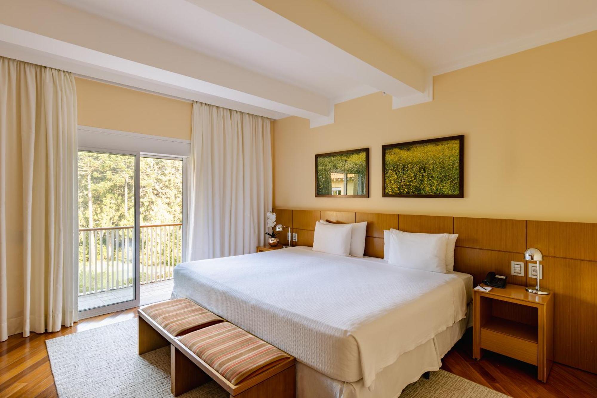 Quarto Standard com Cama de Casal ou 2 de Solteiro e Varanda