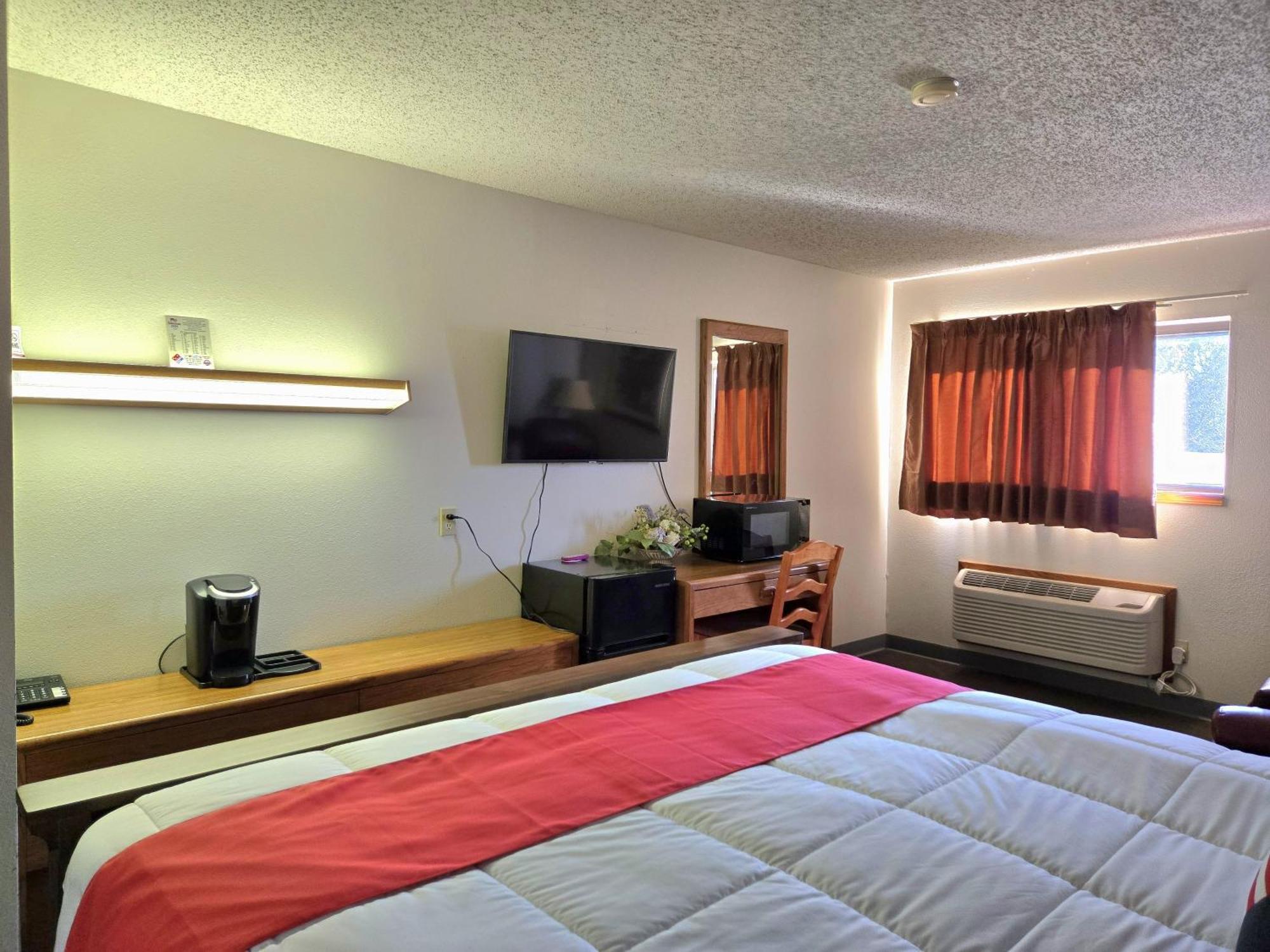 Standard Queen Room
