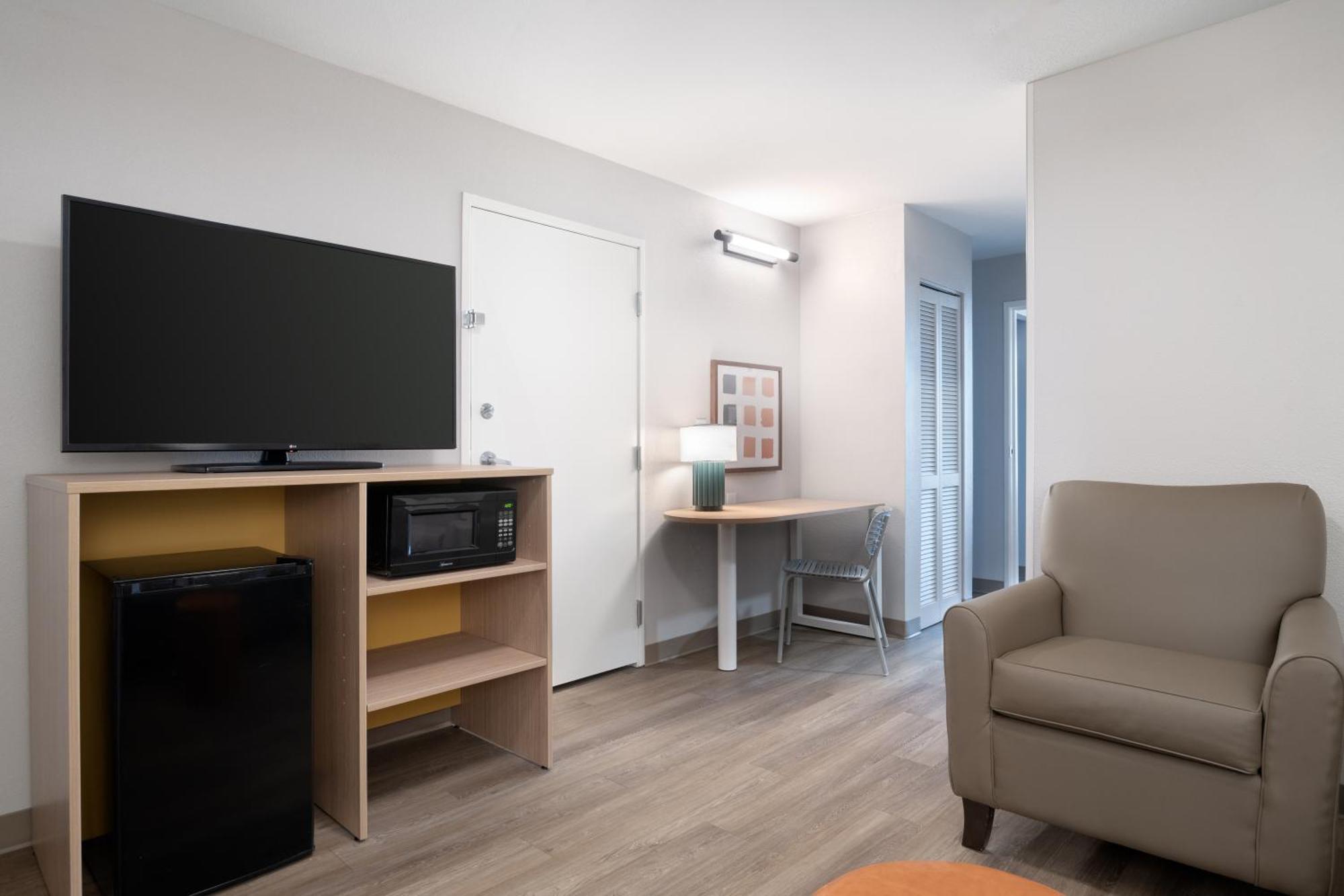 One-Bedroom King Suite with Sofa Bed,1626367259:JPEG