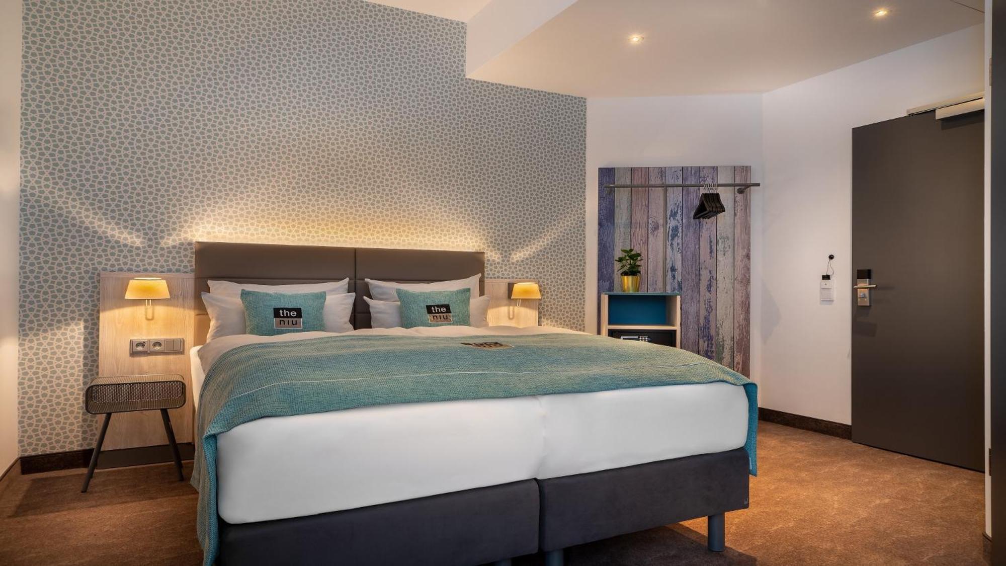 Standard Queen Room Annex
