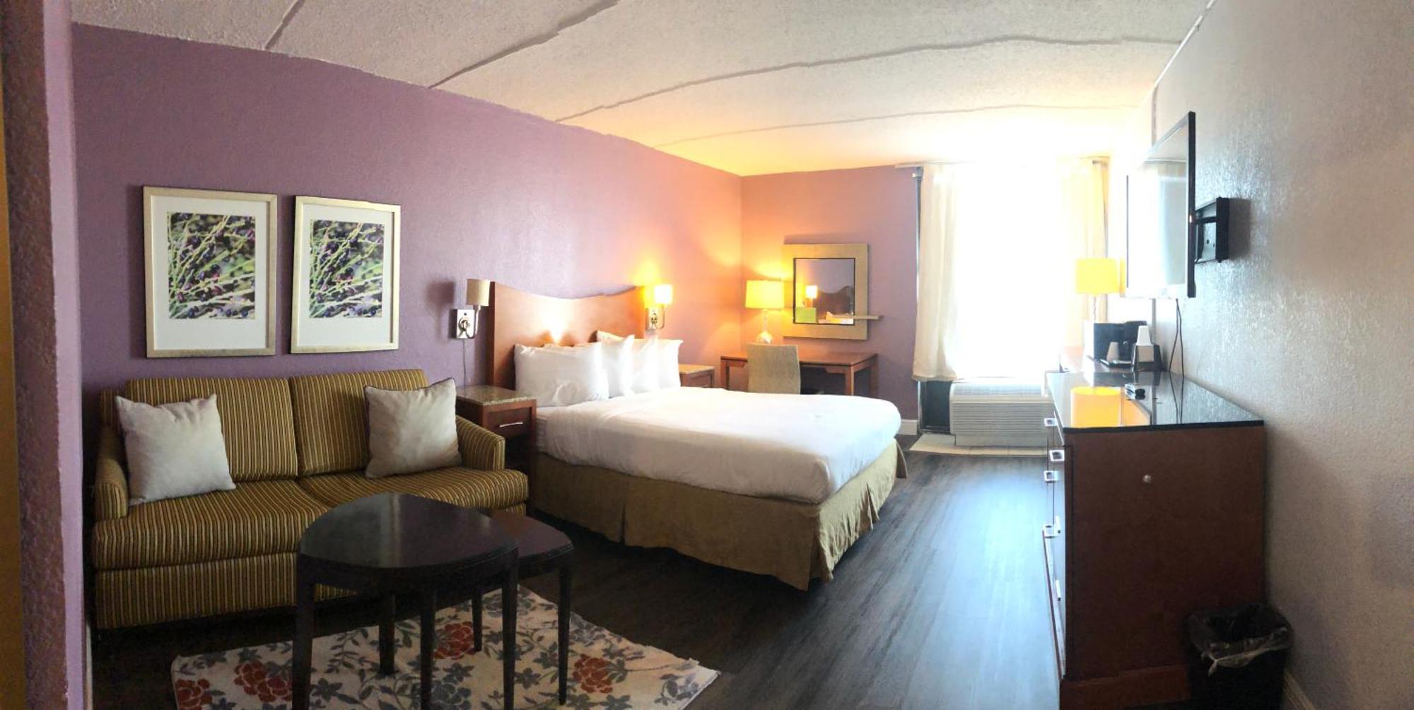 SINGLE BED SITTING AREA Non-Smoking