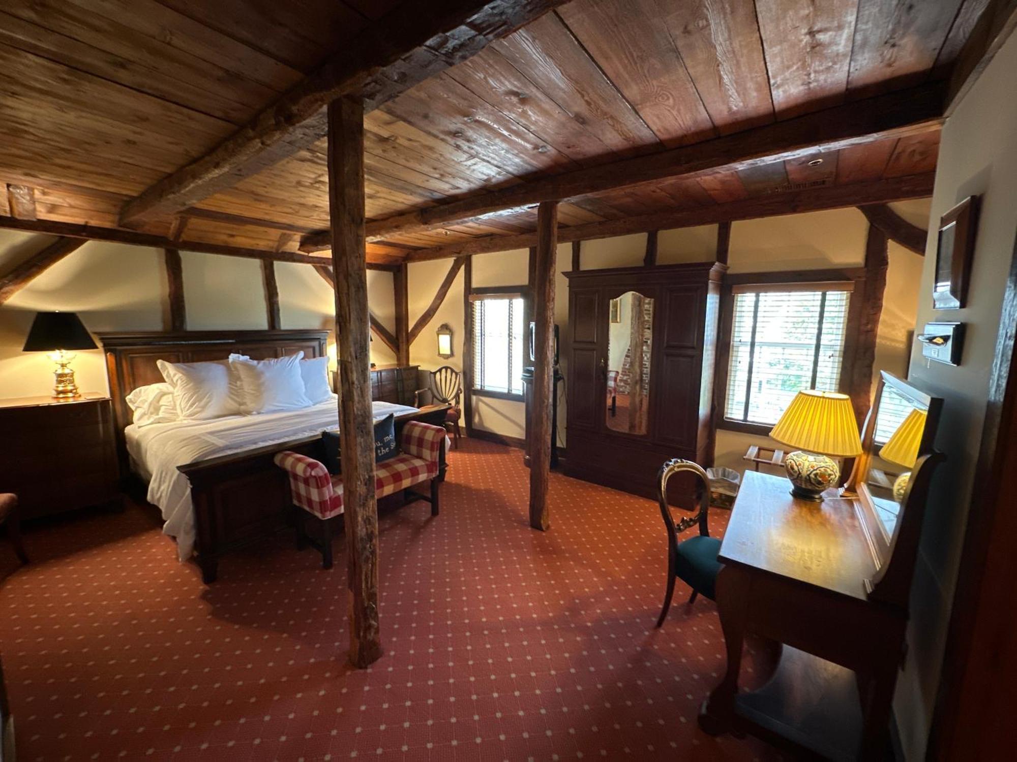 Deluxe King Room