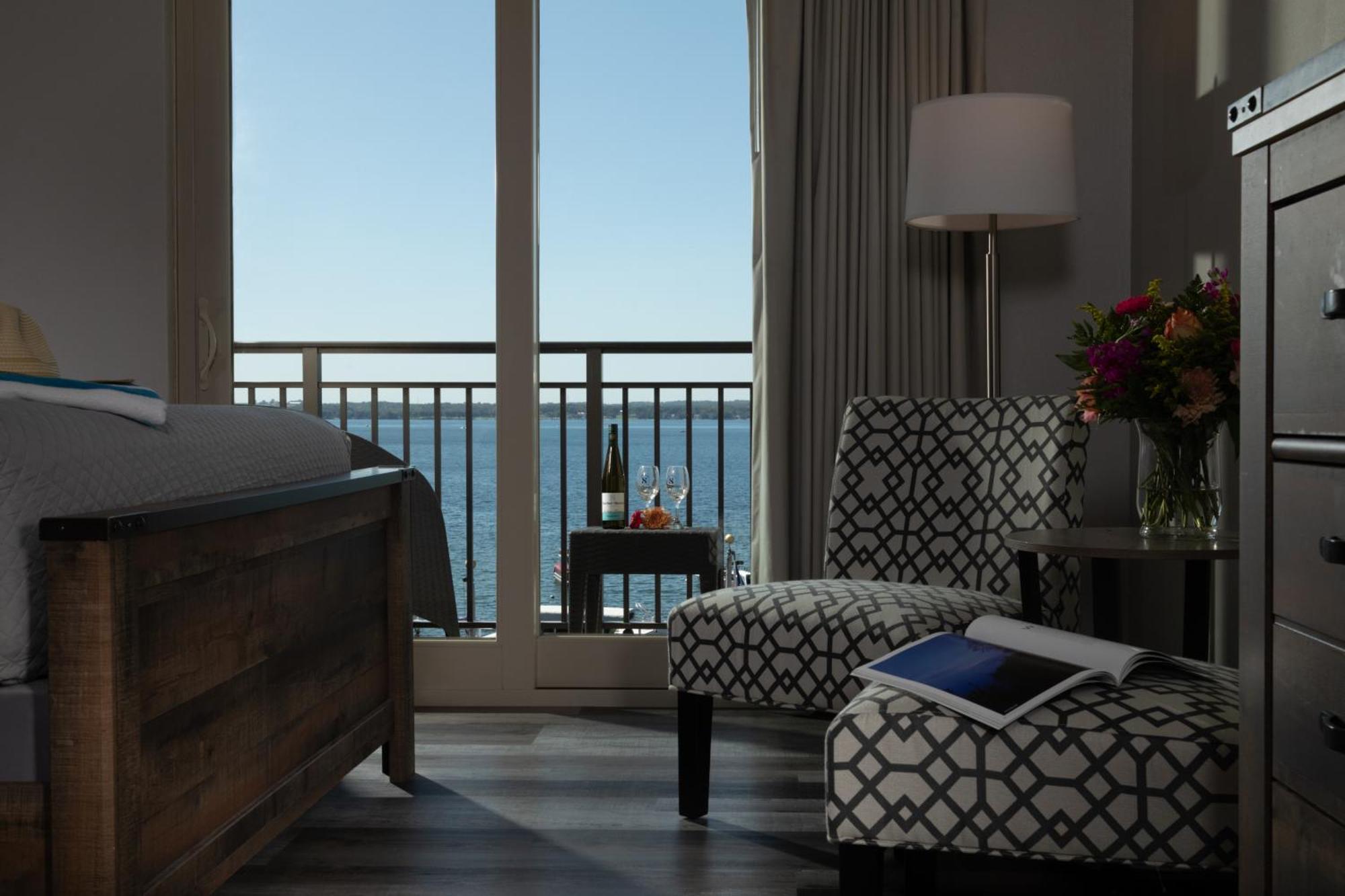 2 Queen Beds Lakeview Upper Floor Balcony 3rd 5th Floor unobstructed view