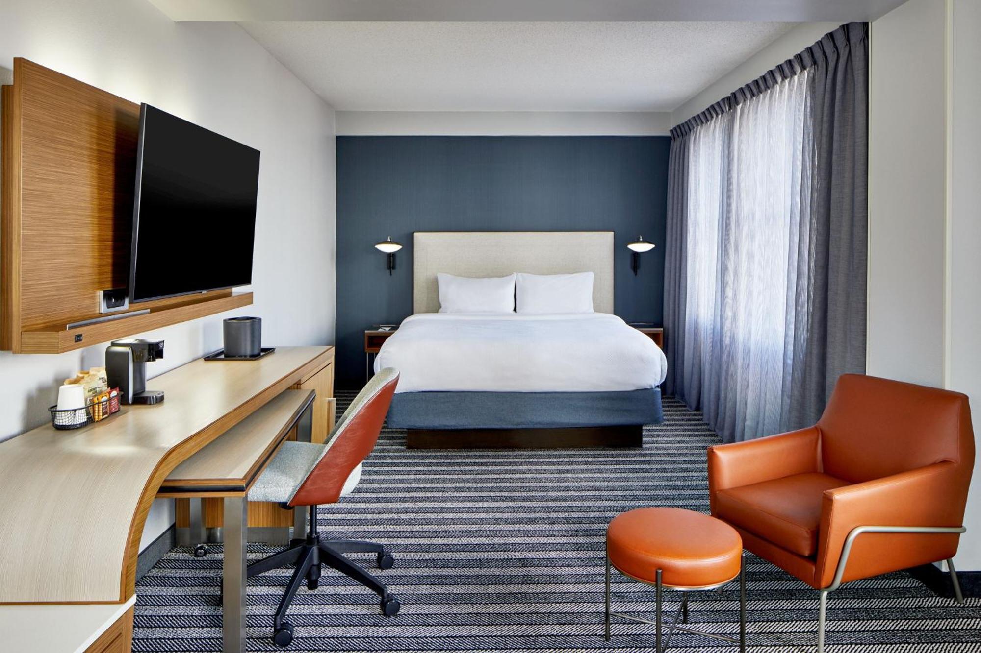 Extended King, Larger Guest room, 1 King, Sofa bed,1627211181:JPEG