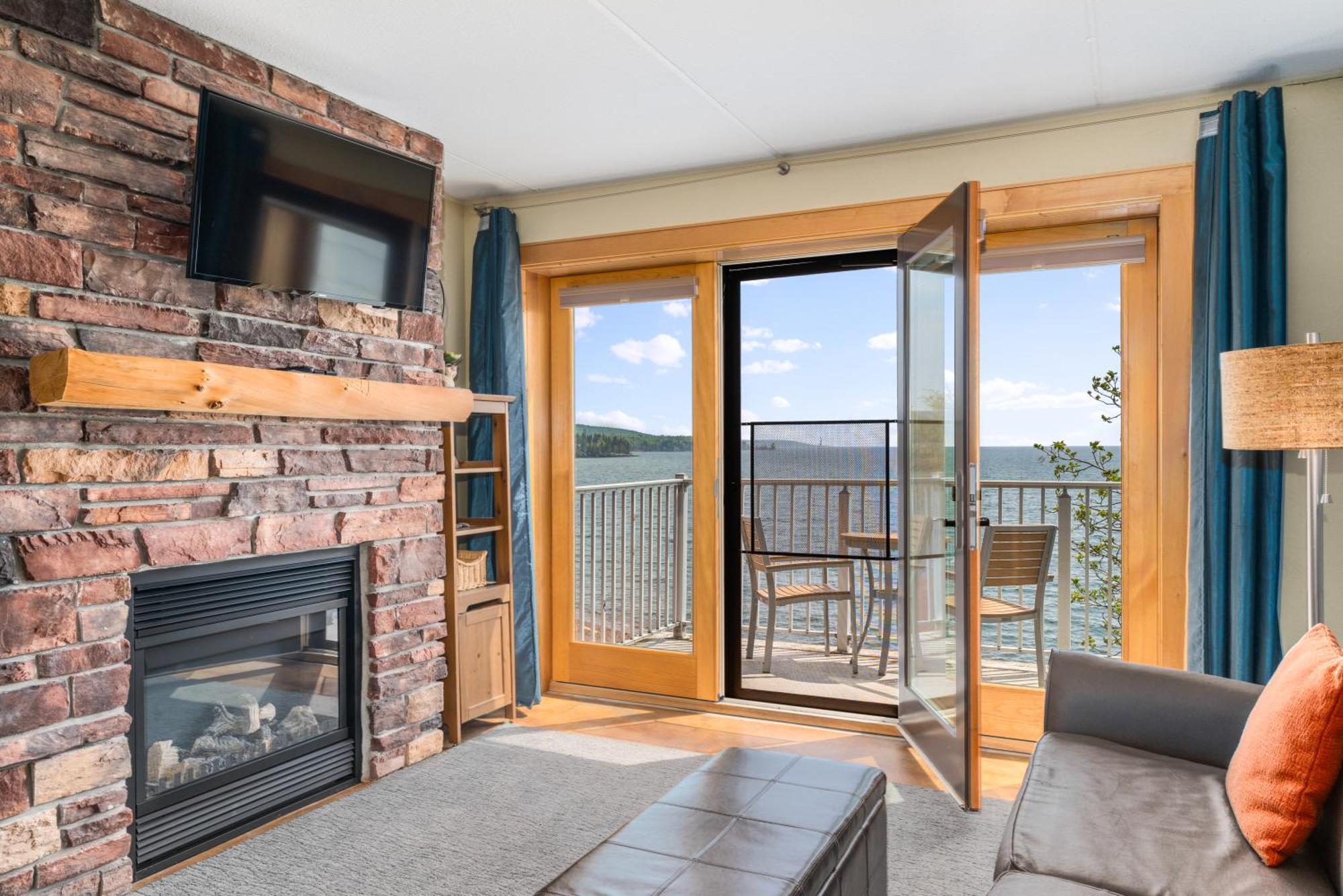 One-Bedroom Lakeside Suite