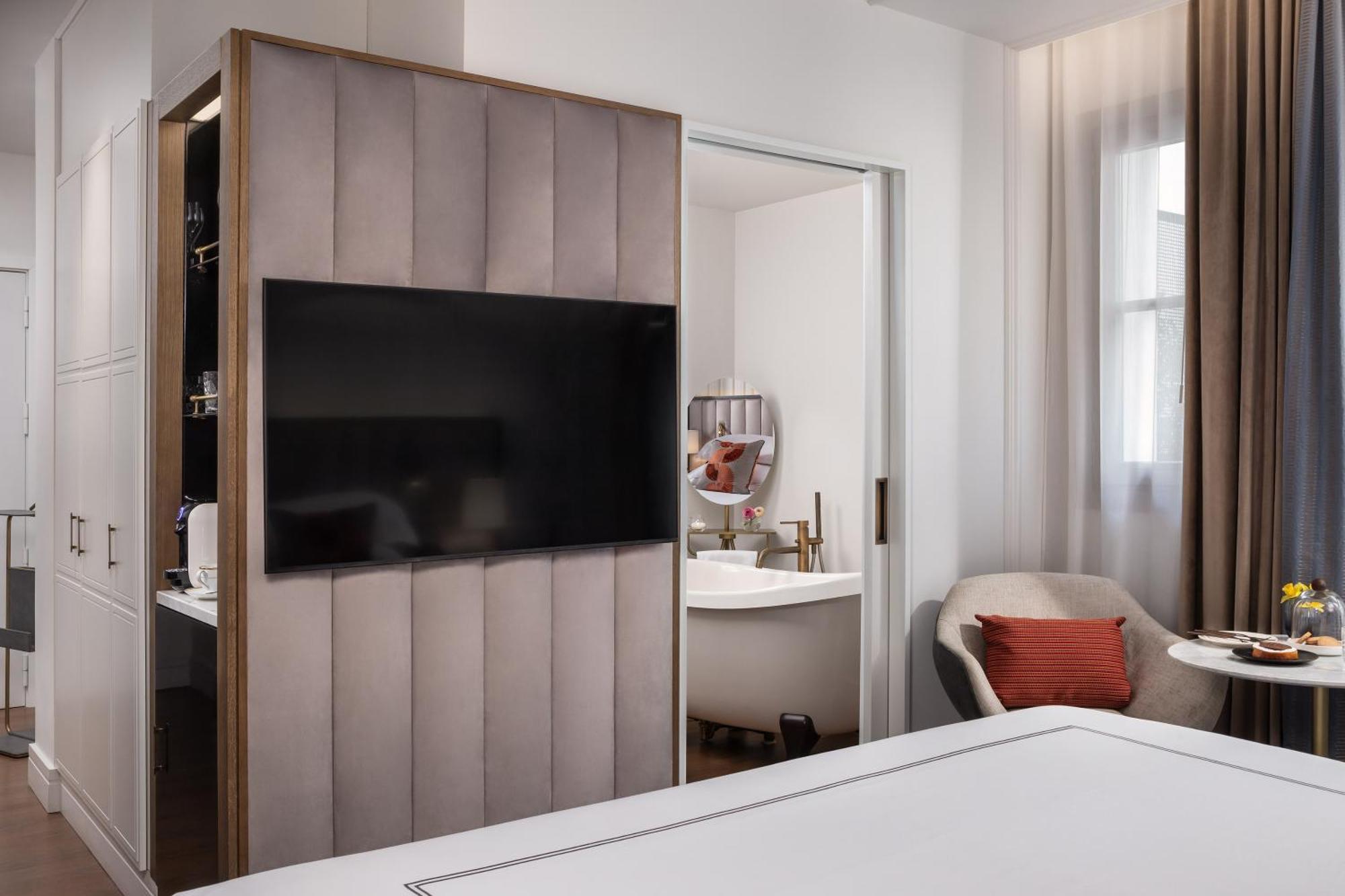 Grand Deluxe Room