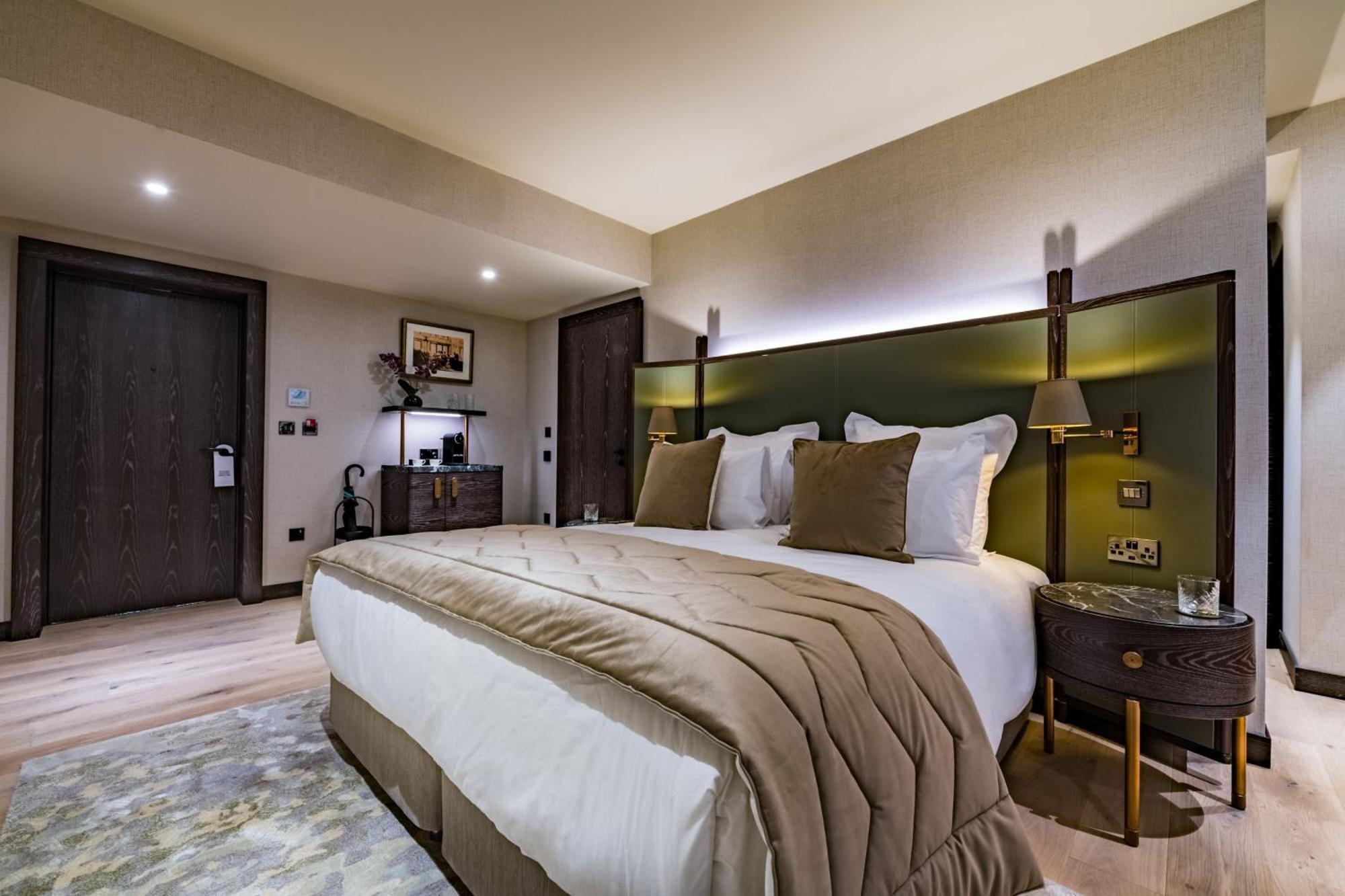 King Room - Arthur Hope