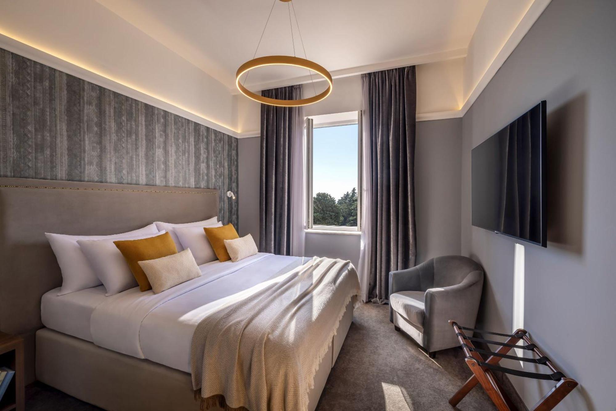 Room 2 Seaside
